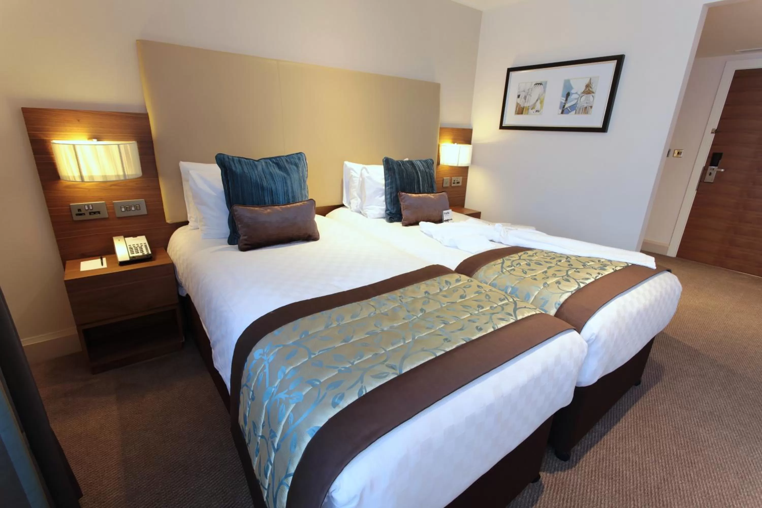 Standard Twin Room in The Marble Arch Hotel, by Thistle