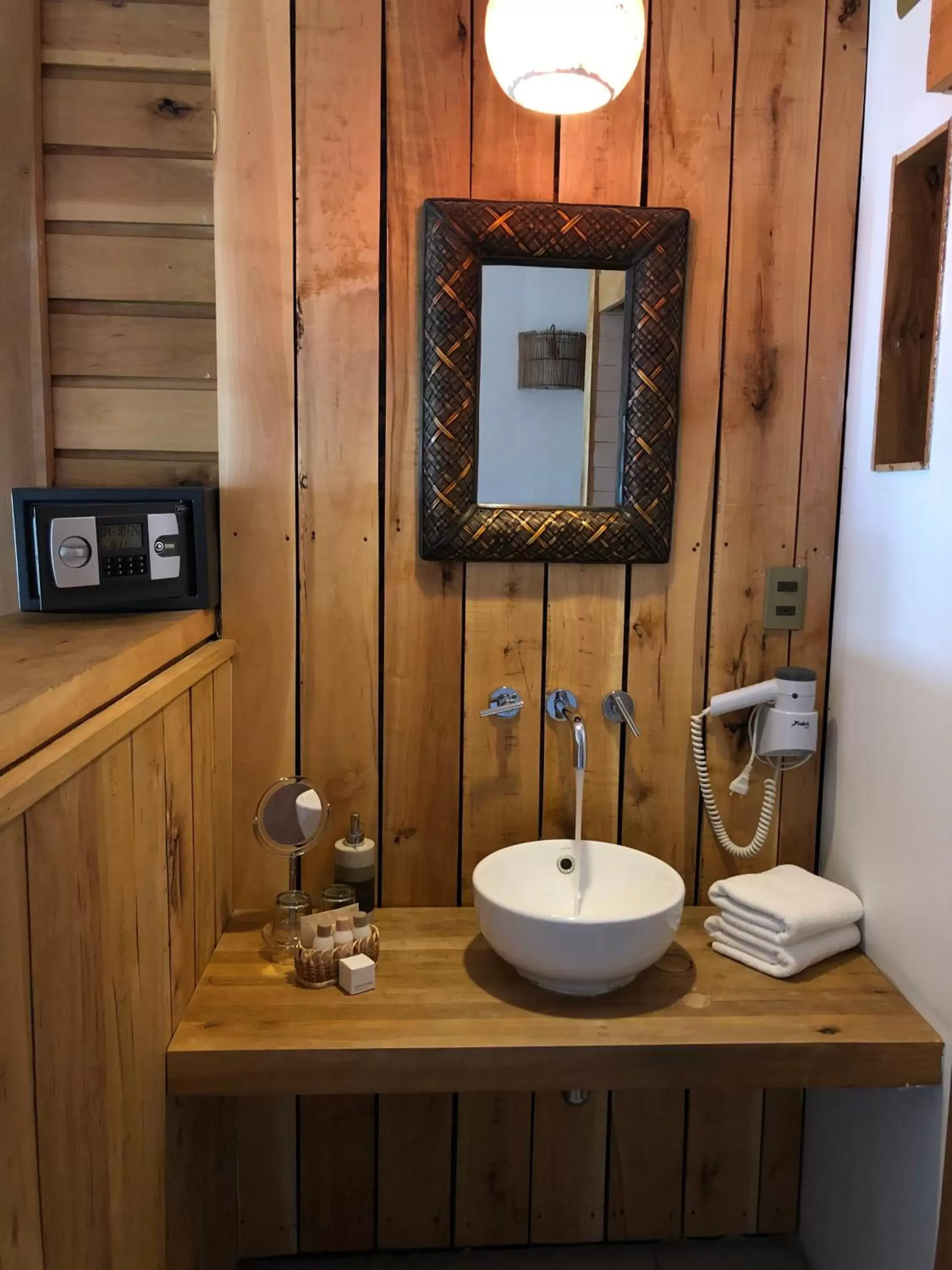 Bathroom in Weskar Lodge Hotel
