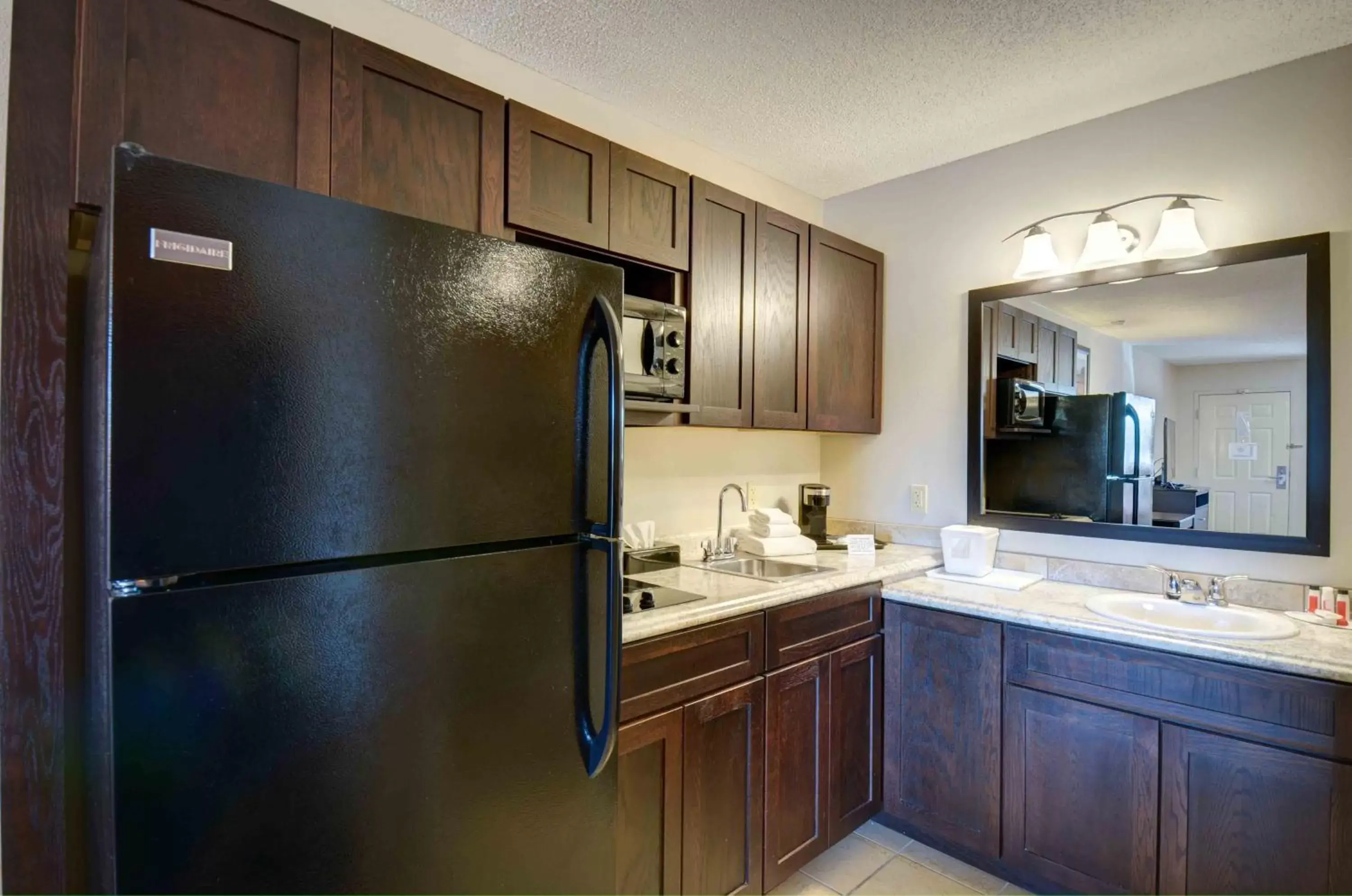 Kitchen or kitchenette, Kitchen/Kitchenette in North Platte Inn and Suites