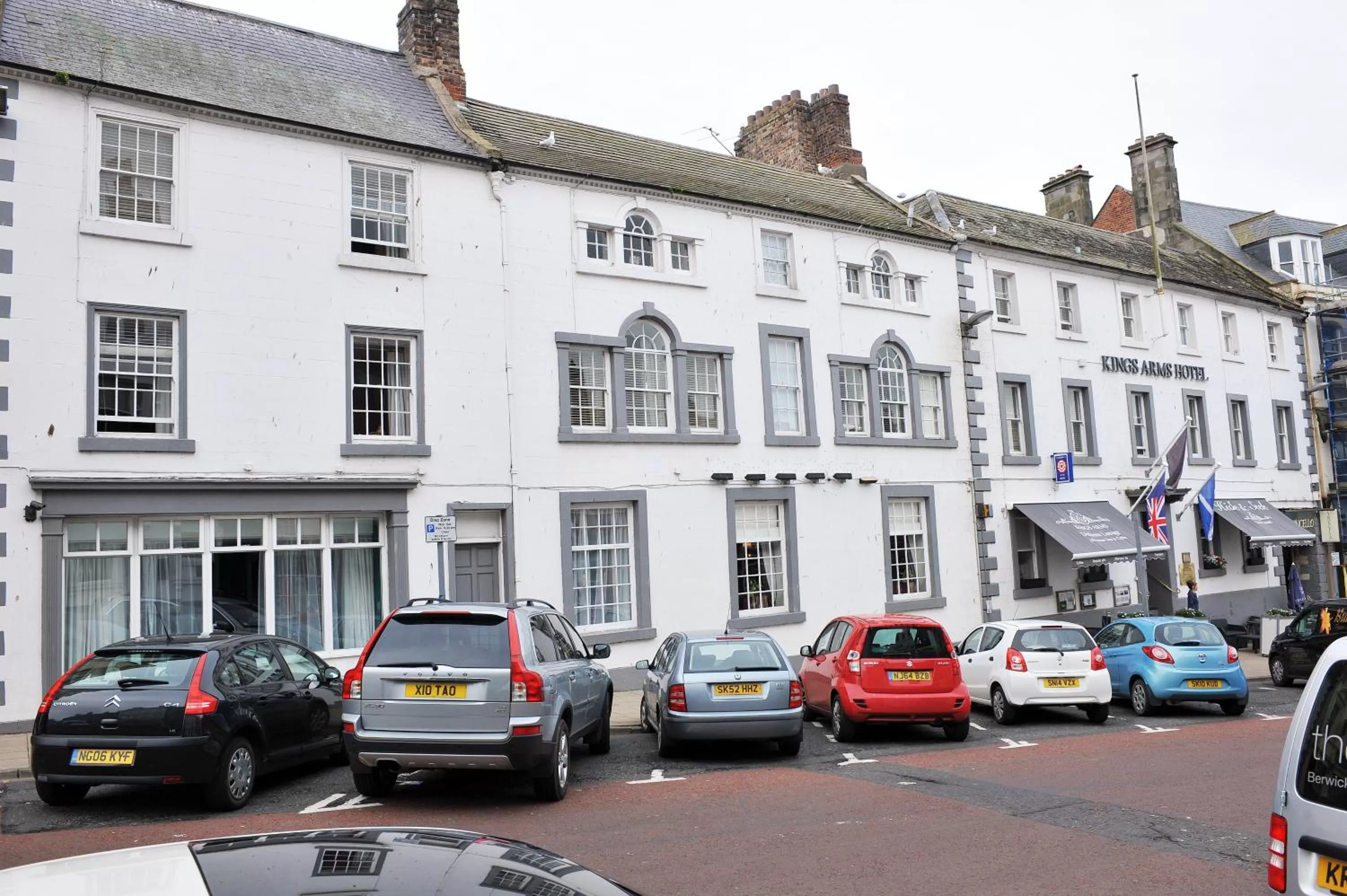 Facade/entrance in The Kings Arms Hotel