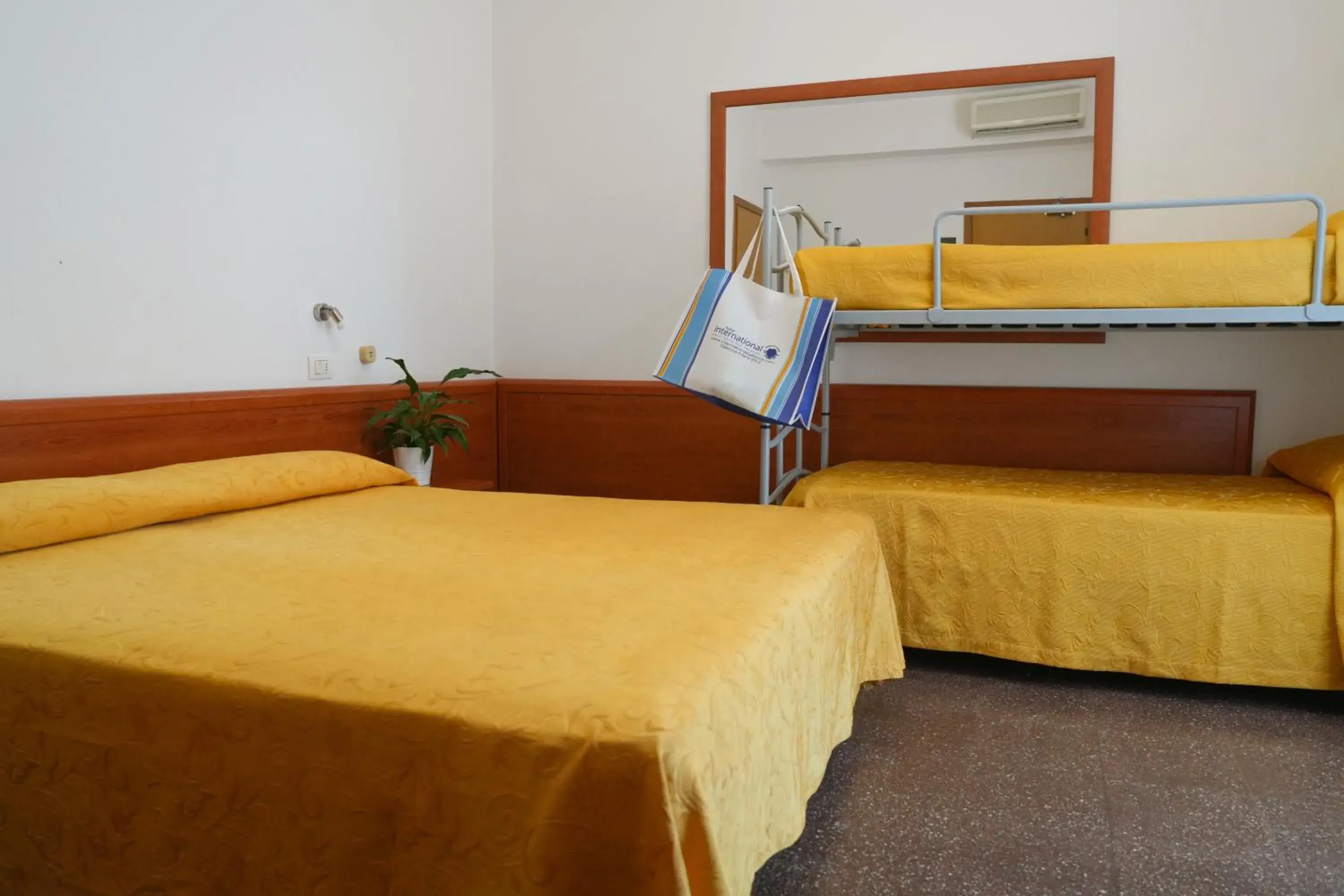 Bedroom, Bunk Bed in Hotel International
