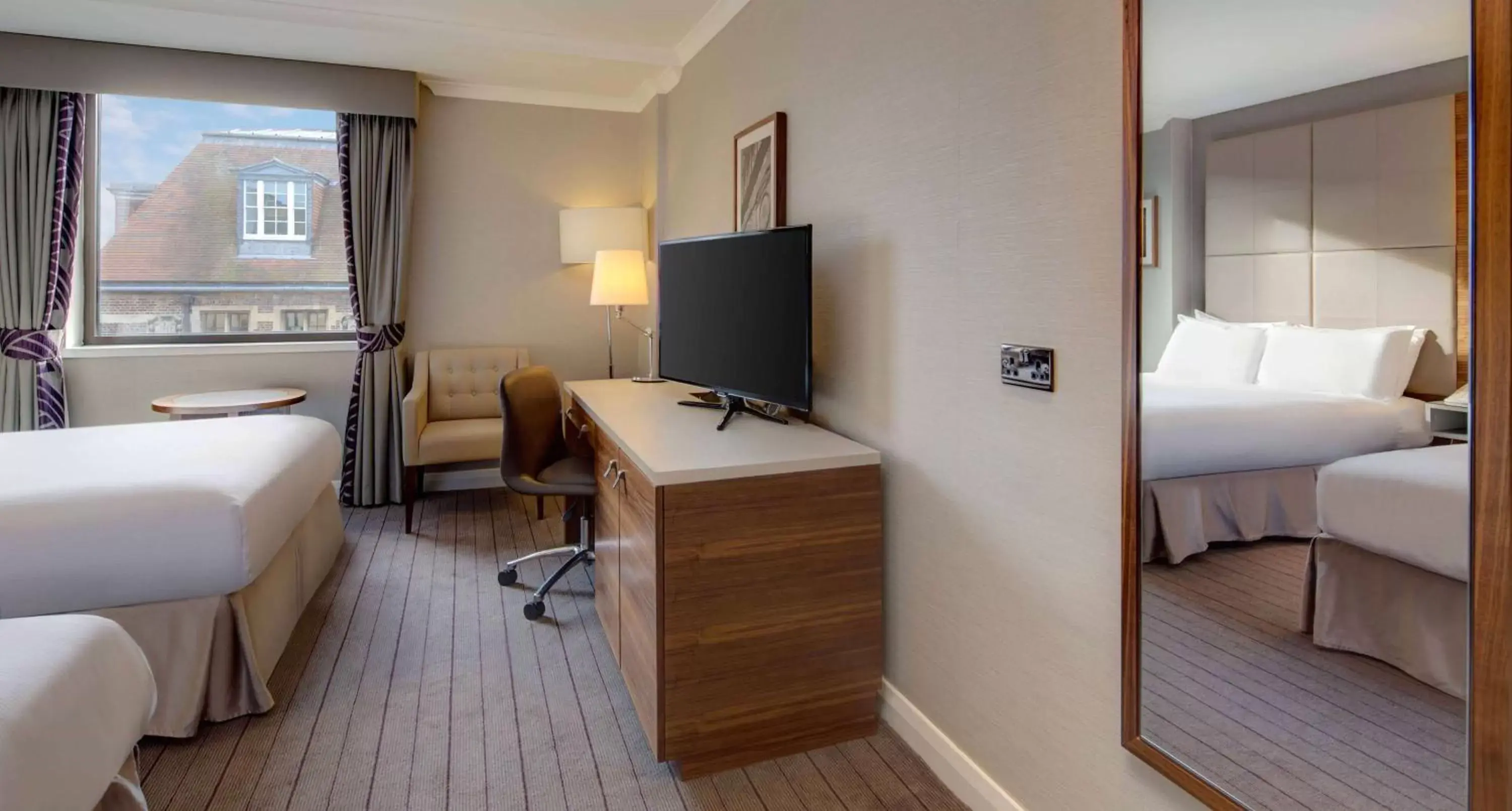 Bedroom, TV/Entertainment Center in Hilton Cambridge City Centre