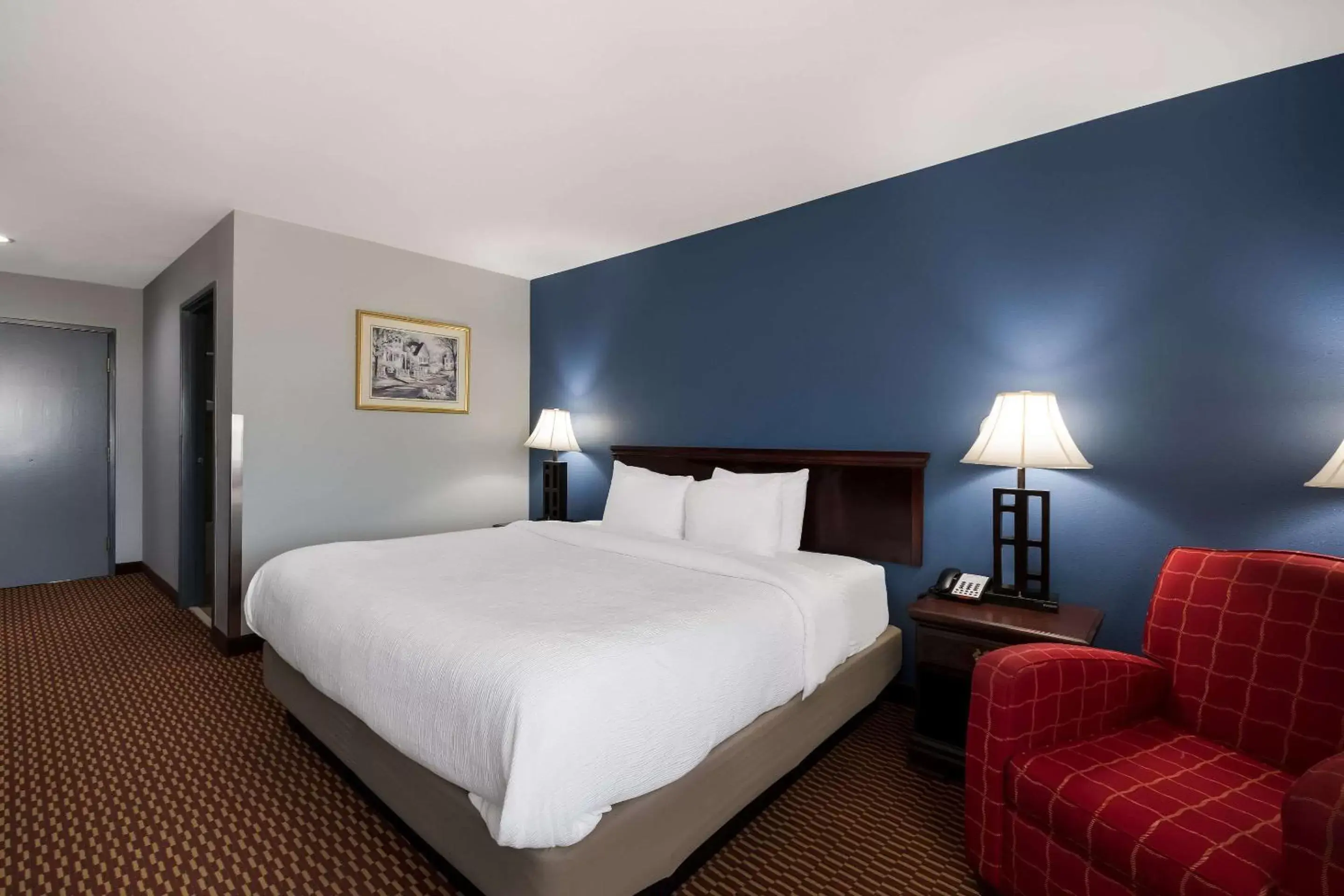 Bedroom, Bed in Quality Inn & Suites Oklahoma City North