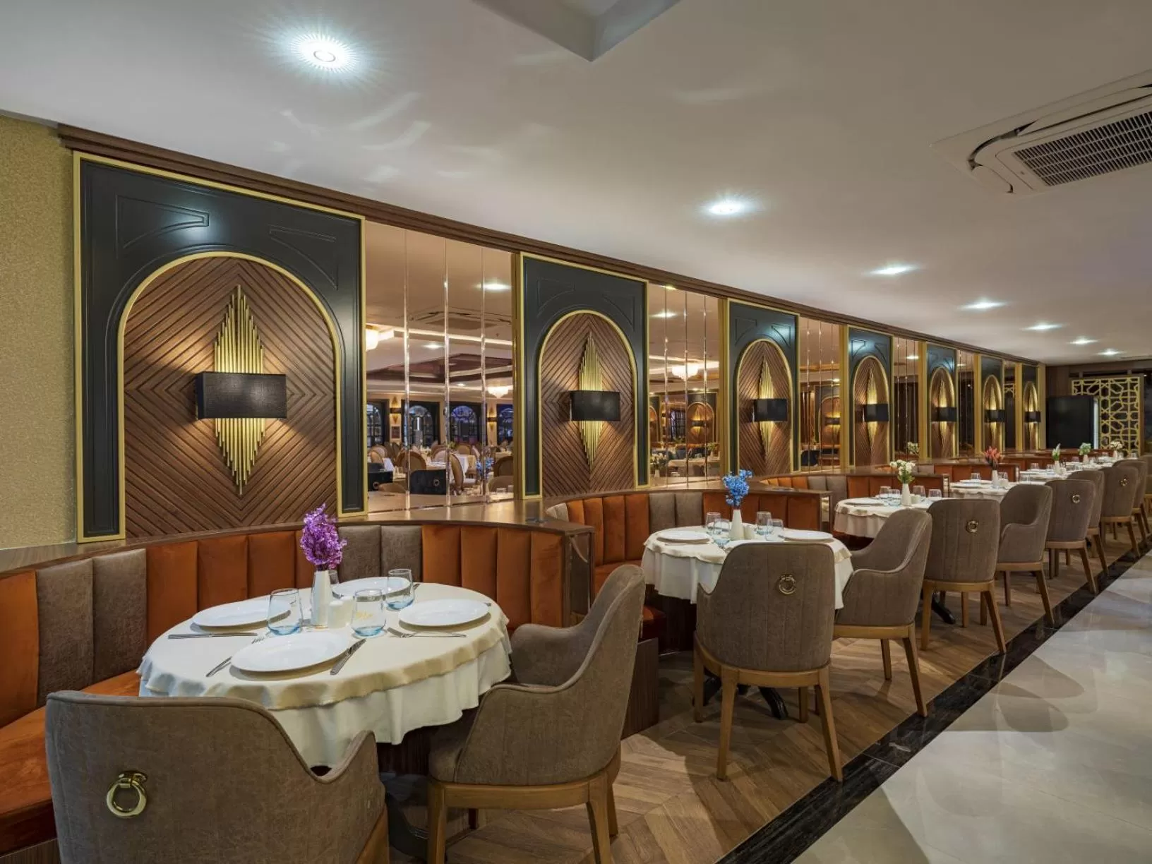 Restaurant/places to eat in Elysium Green Suites