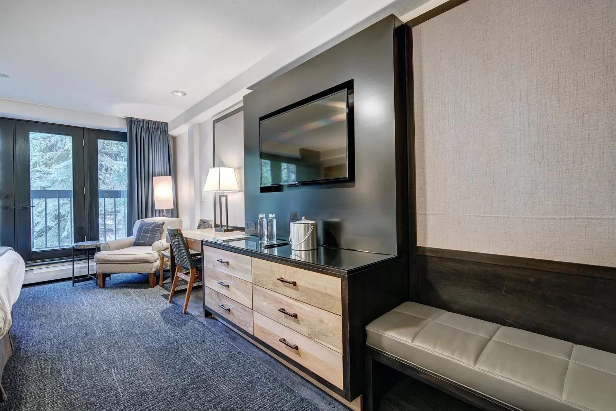 Photo of the whole room, Bed in The Pines Lodge, a RockResort