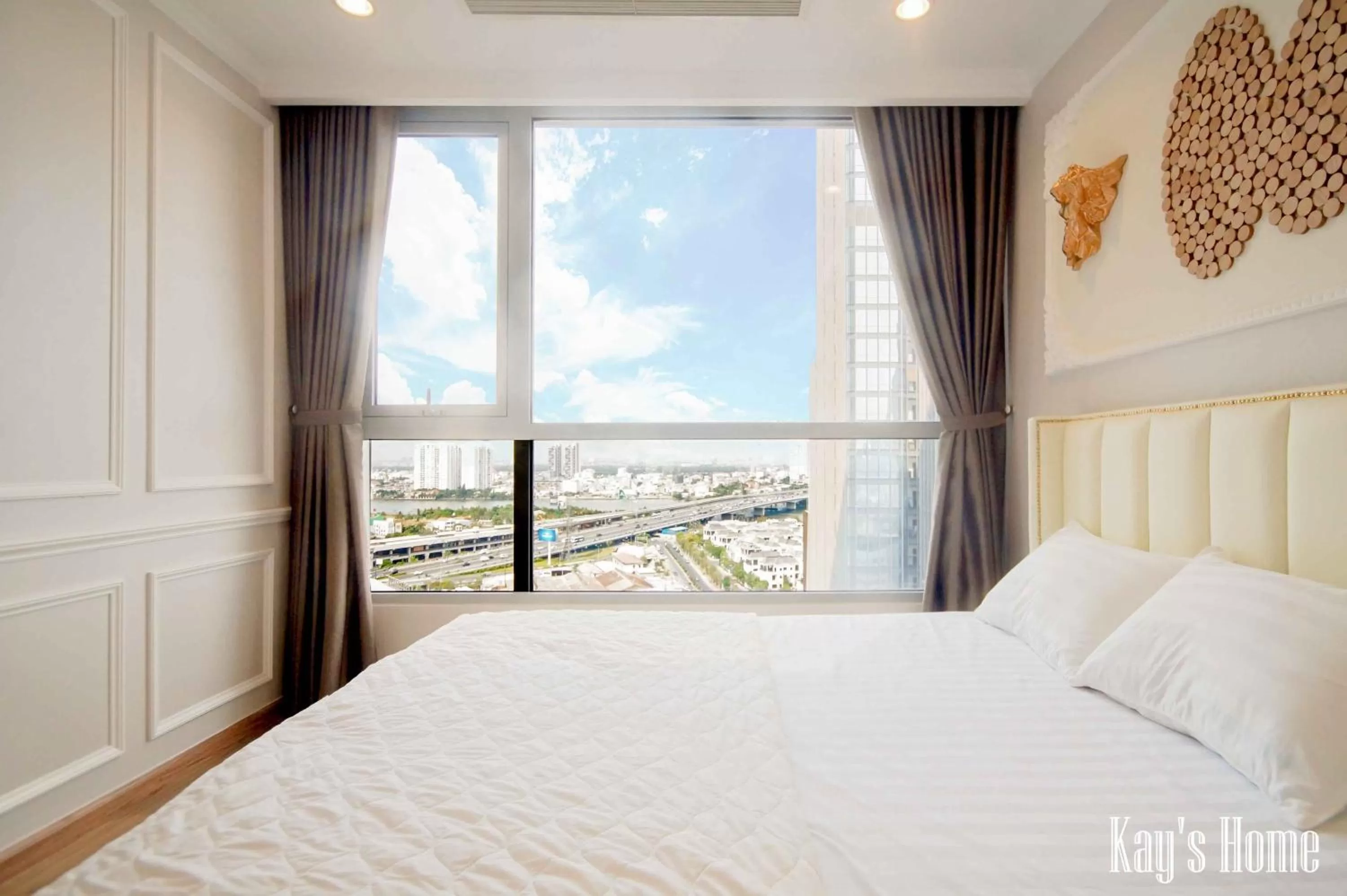 Bed in Vinhomes Central Park-Nice Homes