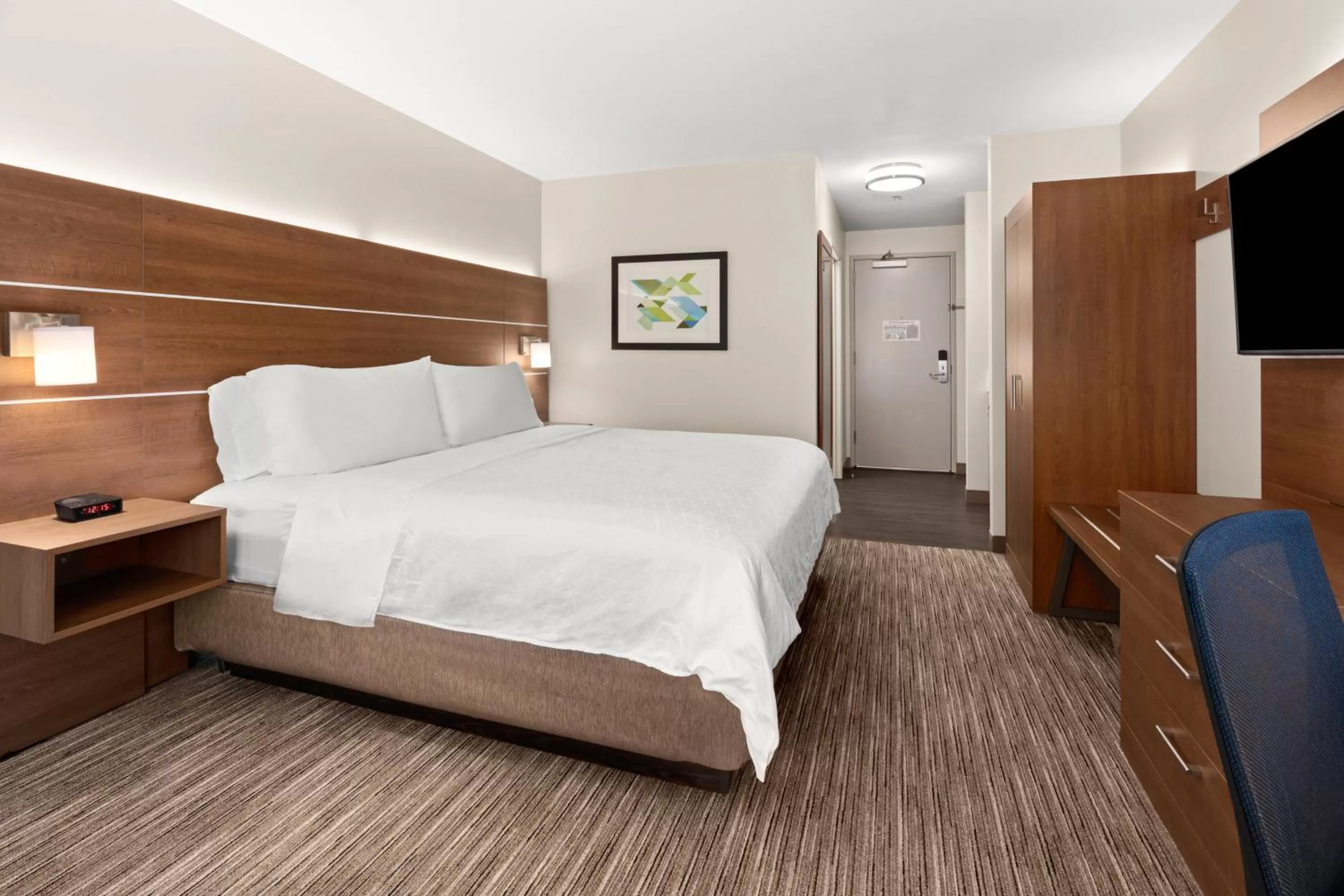 Photo of the whole room, Bed in Holiday Inn Express and Suites Sumner by IHG