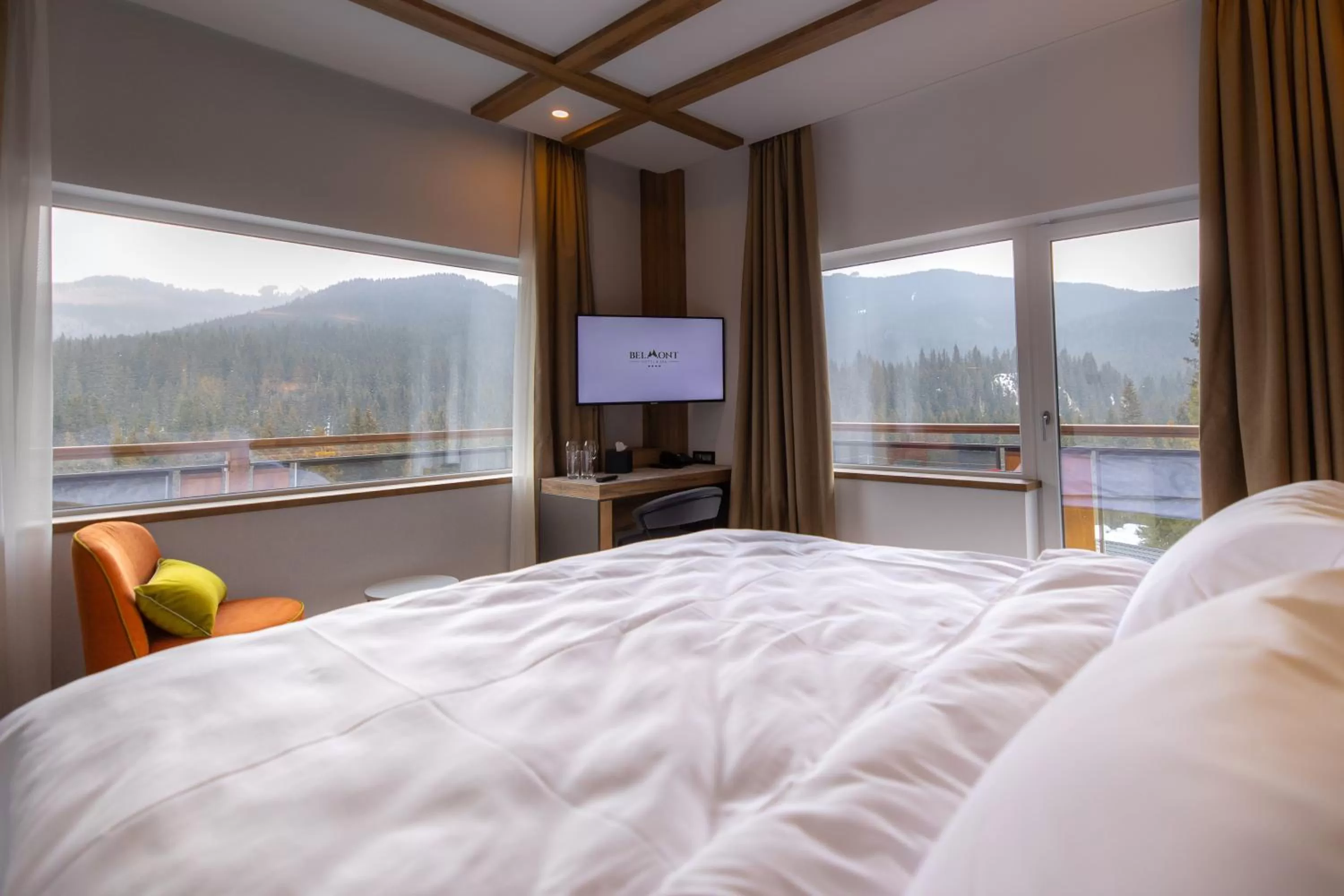 Bedroom, Mountain View in Hotel Belmont