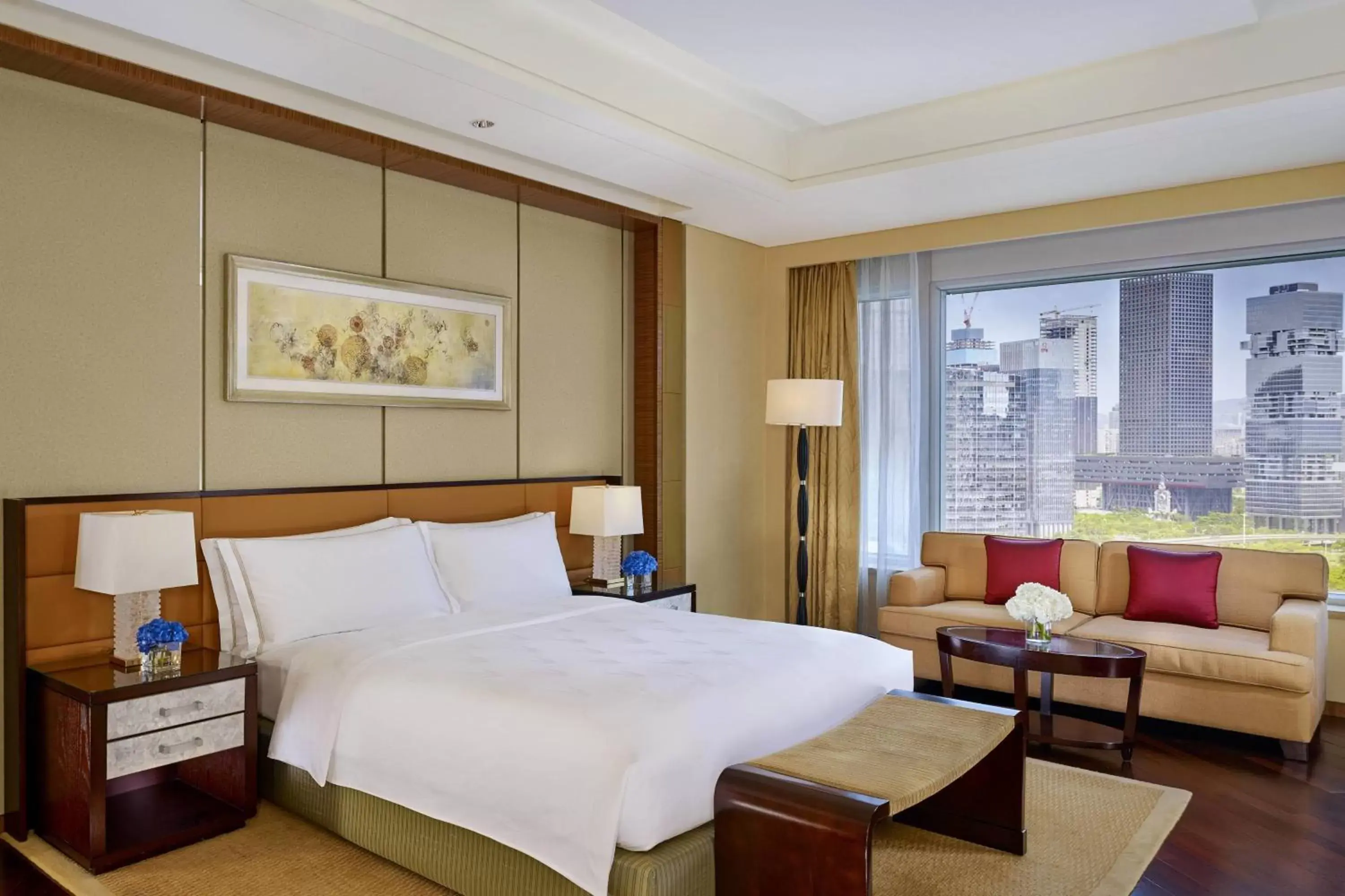 Photo of the whole room, Bed in The Ritz-Carlton, Shenzhen