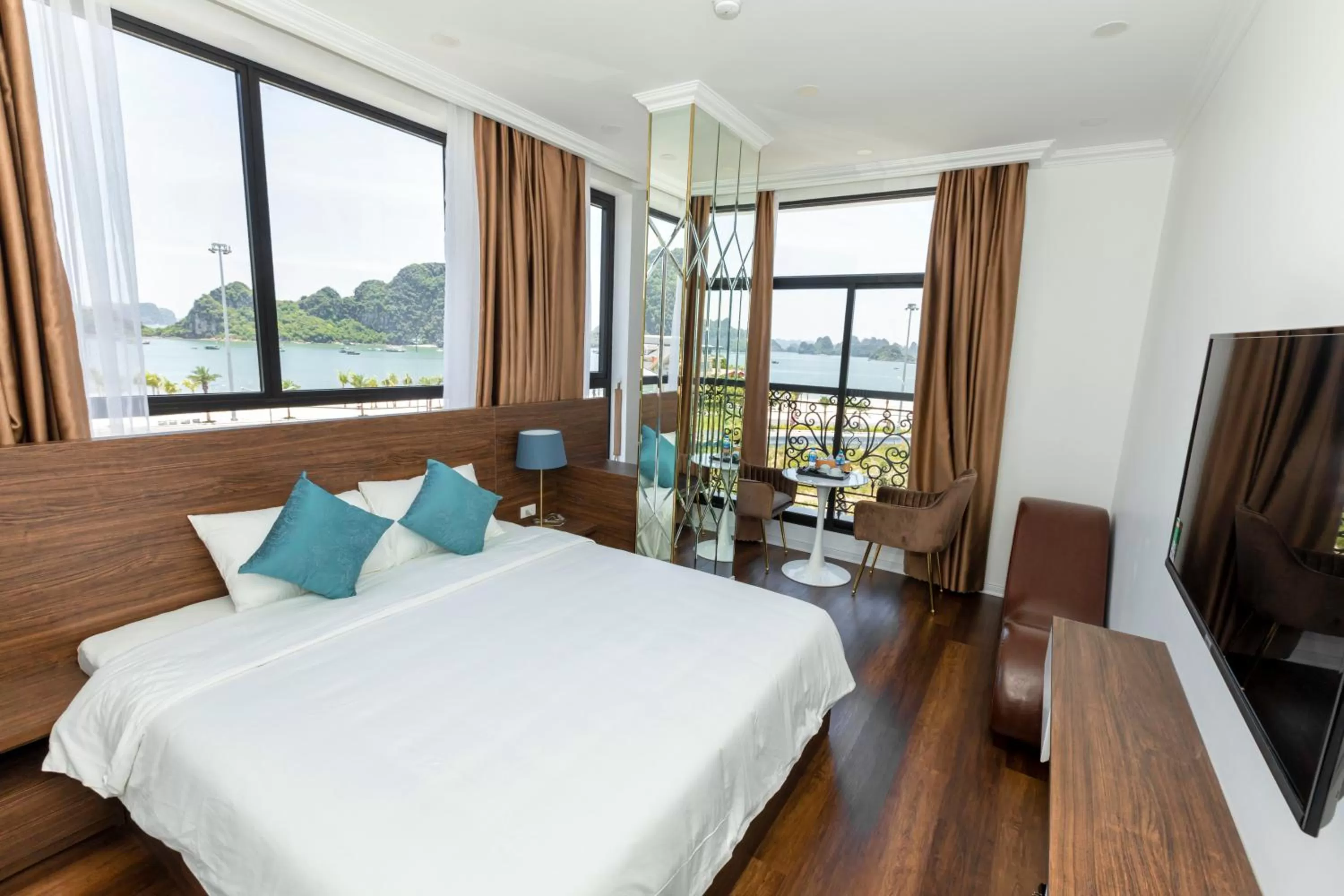 Photo of the whole room in Minh Phong Hotel Ha Long