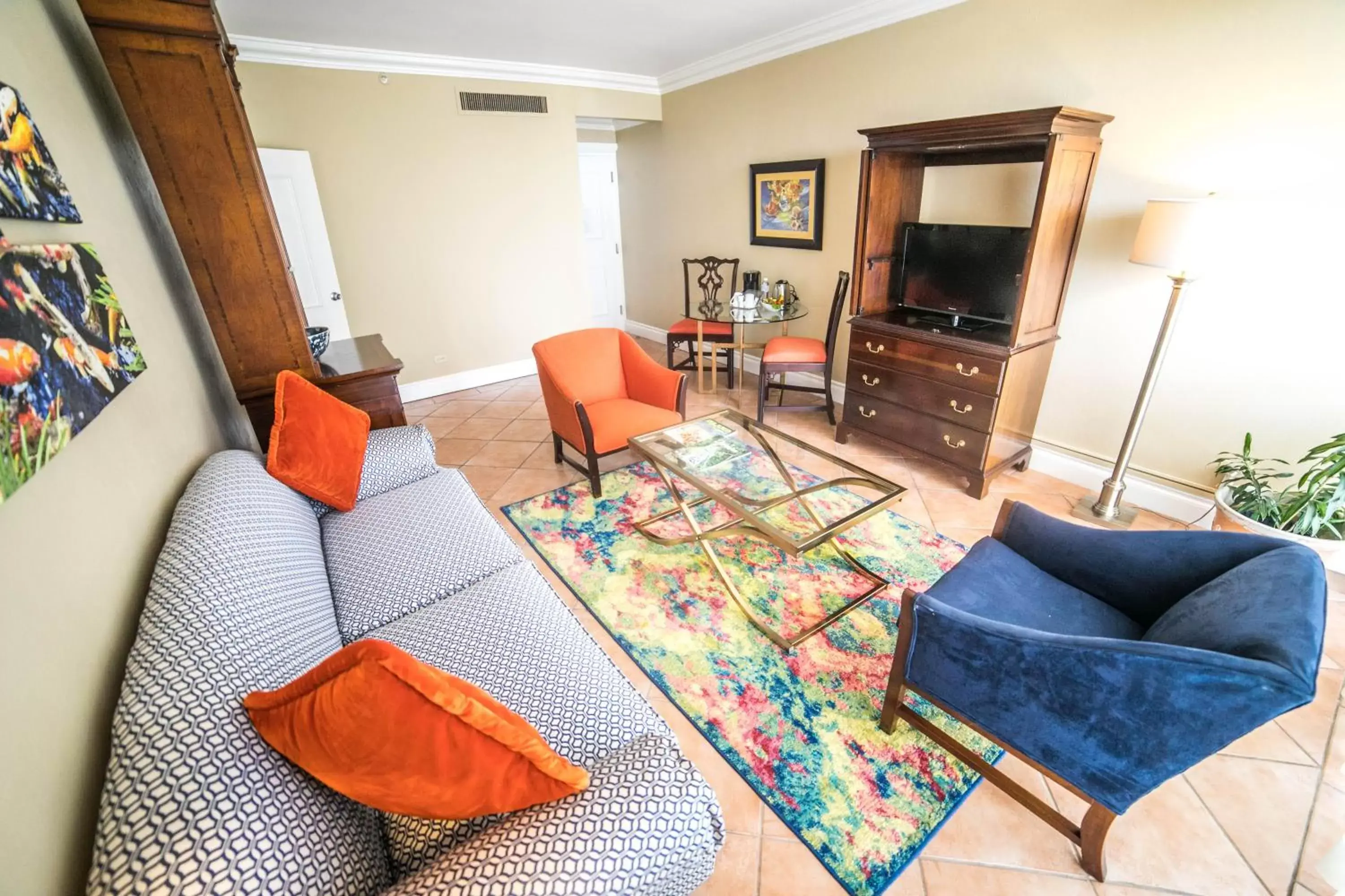 Living room, Seating Area in Courtleigh Hotel & Suites