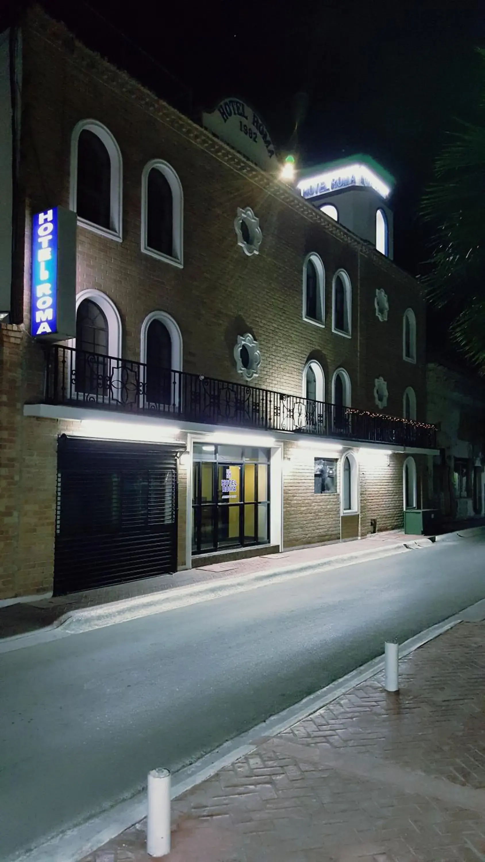 Property Building in Hotel Roma