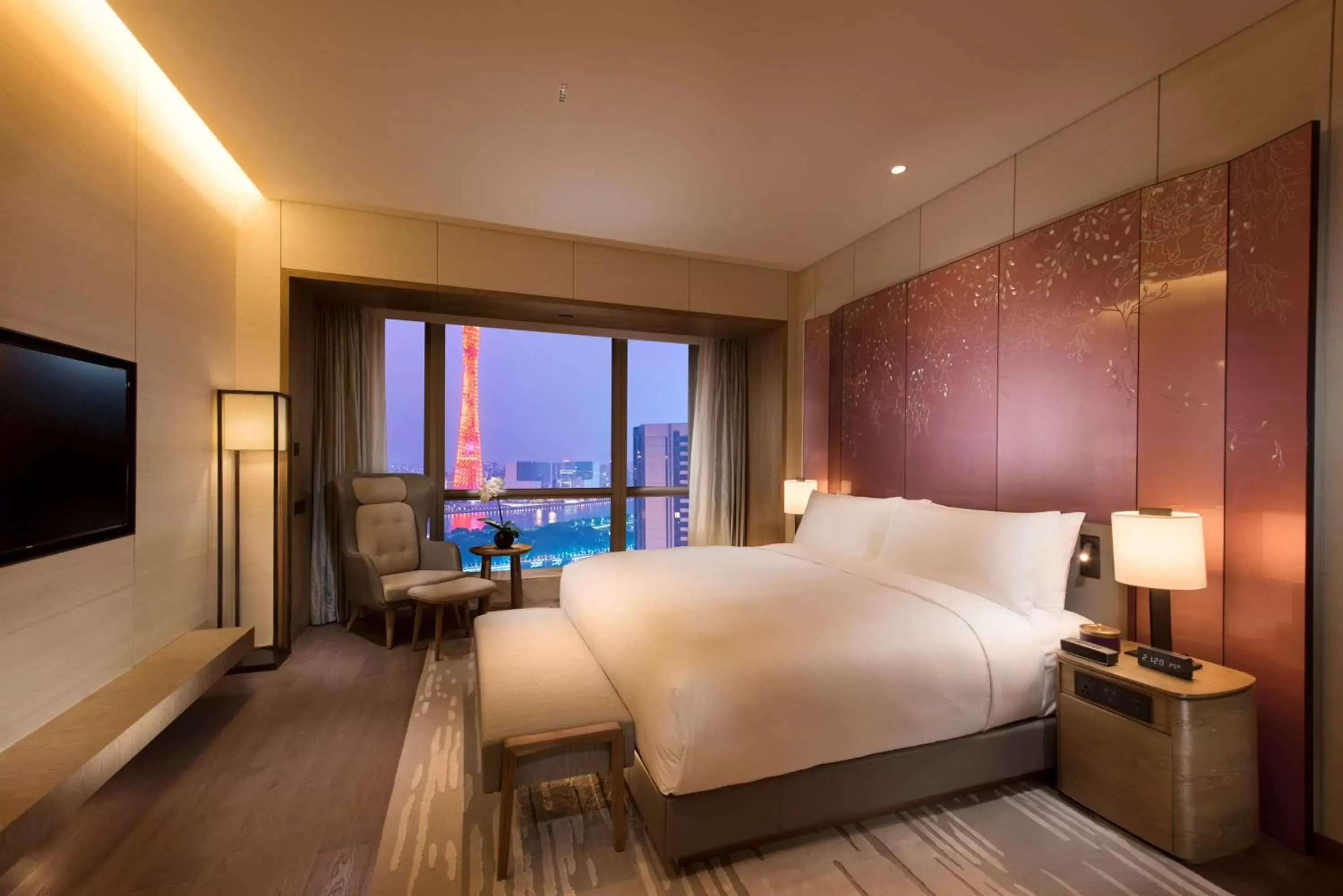 Bed in Conrad Guangzhou - Free shuttle between hotel and Exhibition Center during Canton Fair & Exhibitor registration Counter