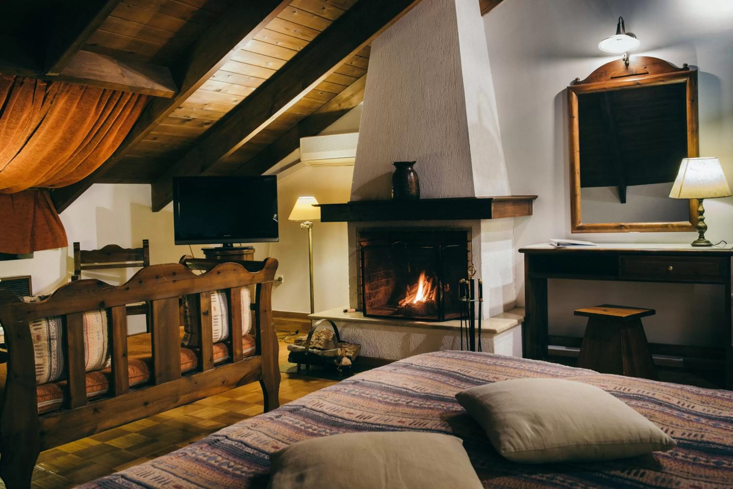 Photo of the whole room, Bed in Anemolia Mountain Resort