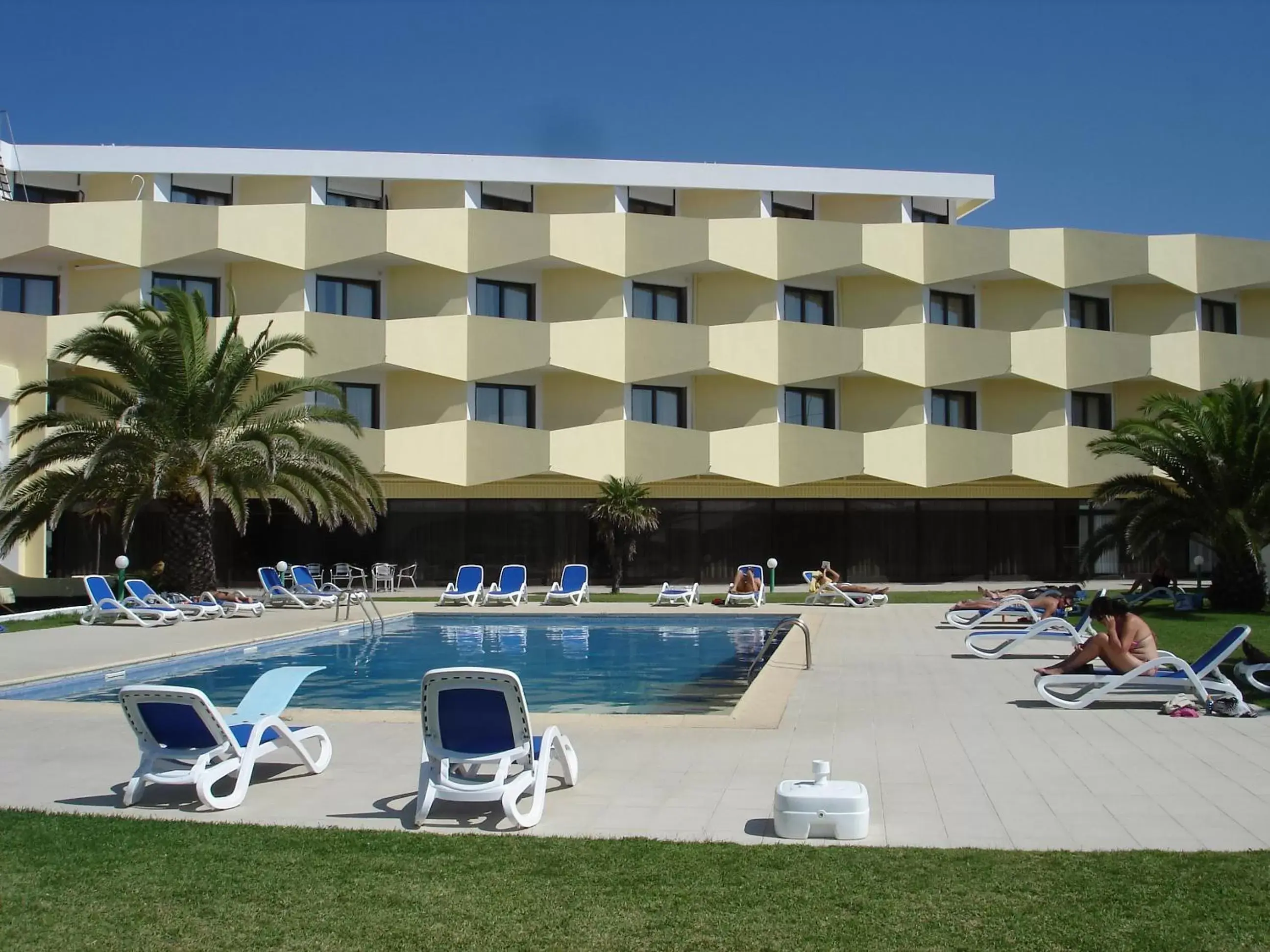 Swimming pool, Property Building in Hotel Caravelas
