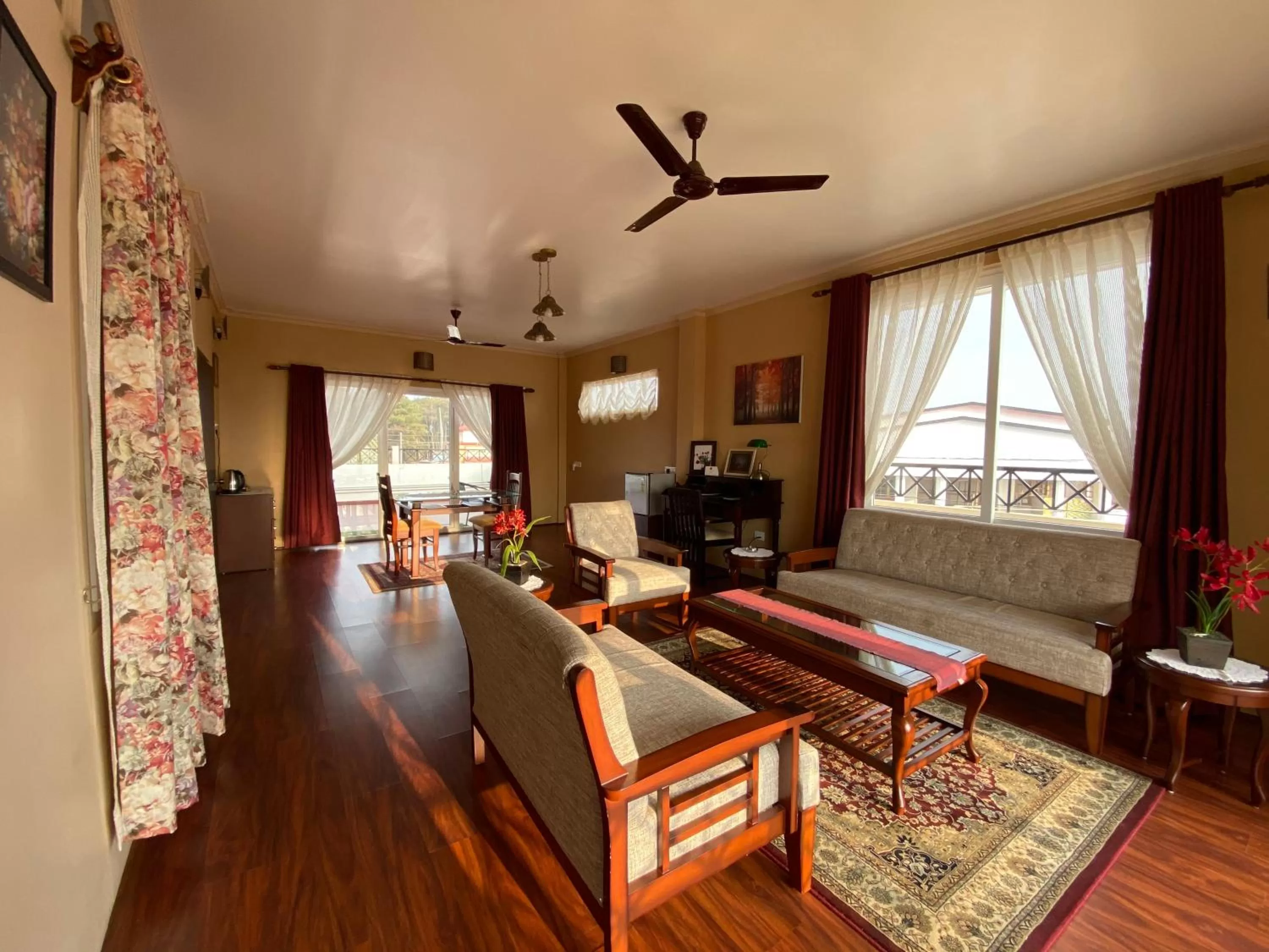 Seating Area in Windermere Inn