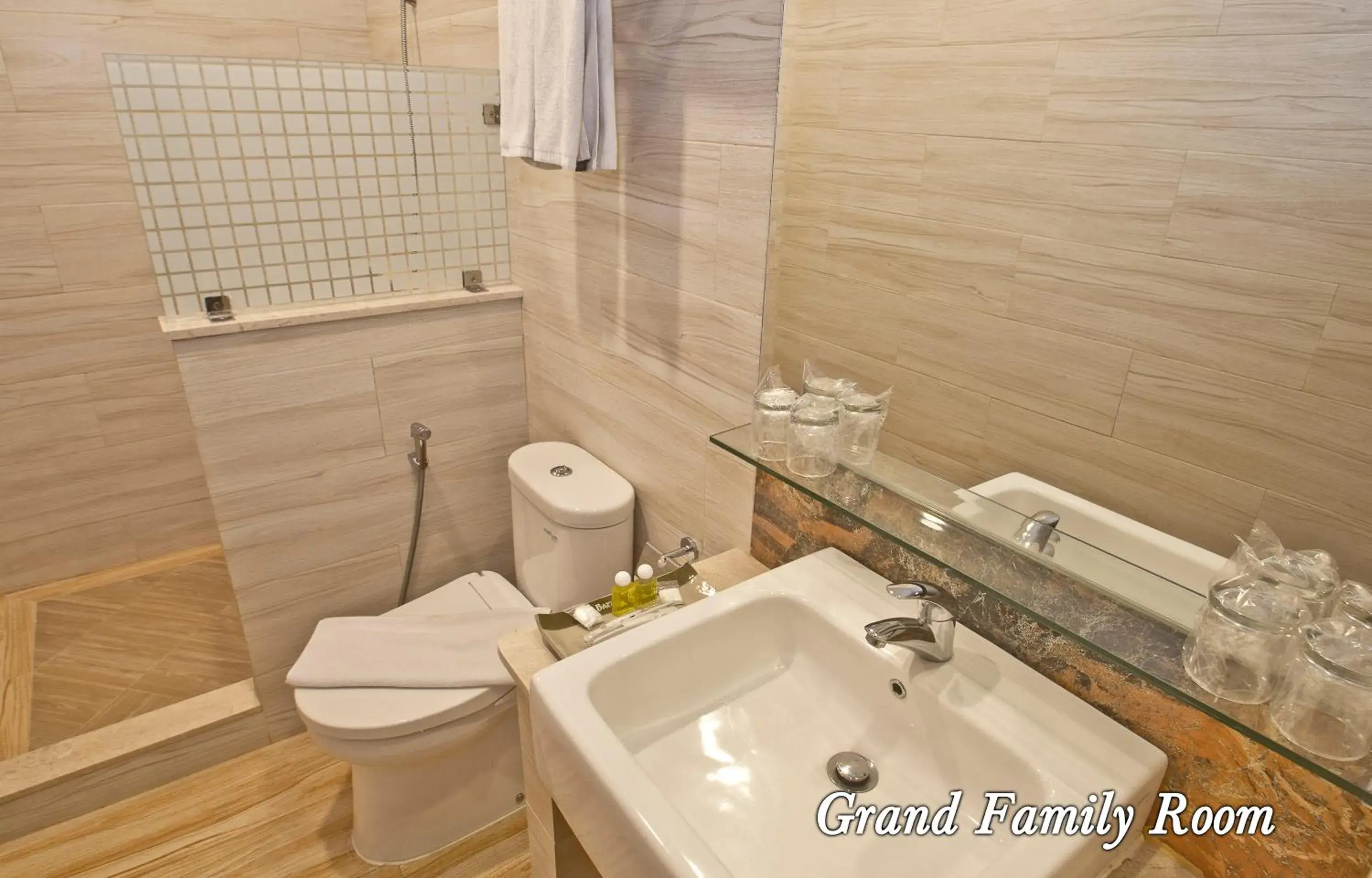 Bathroom in Green Batara Hotel