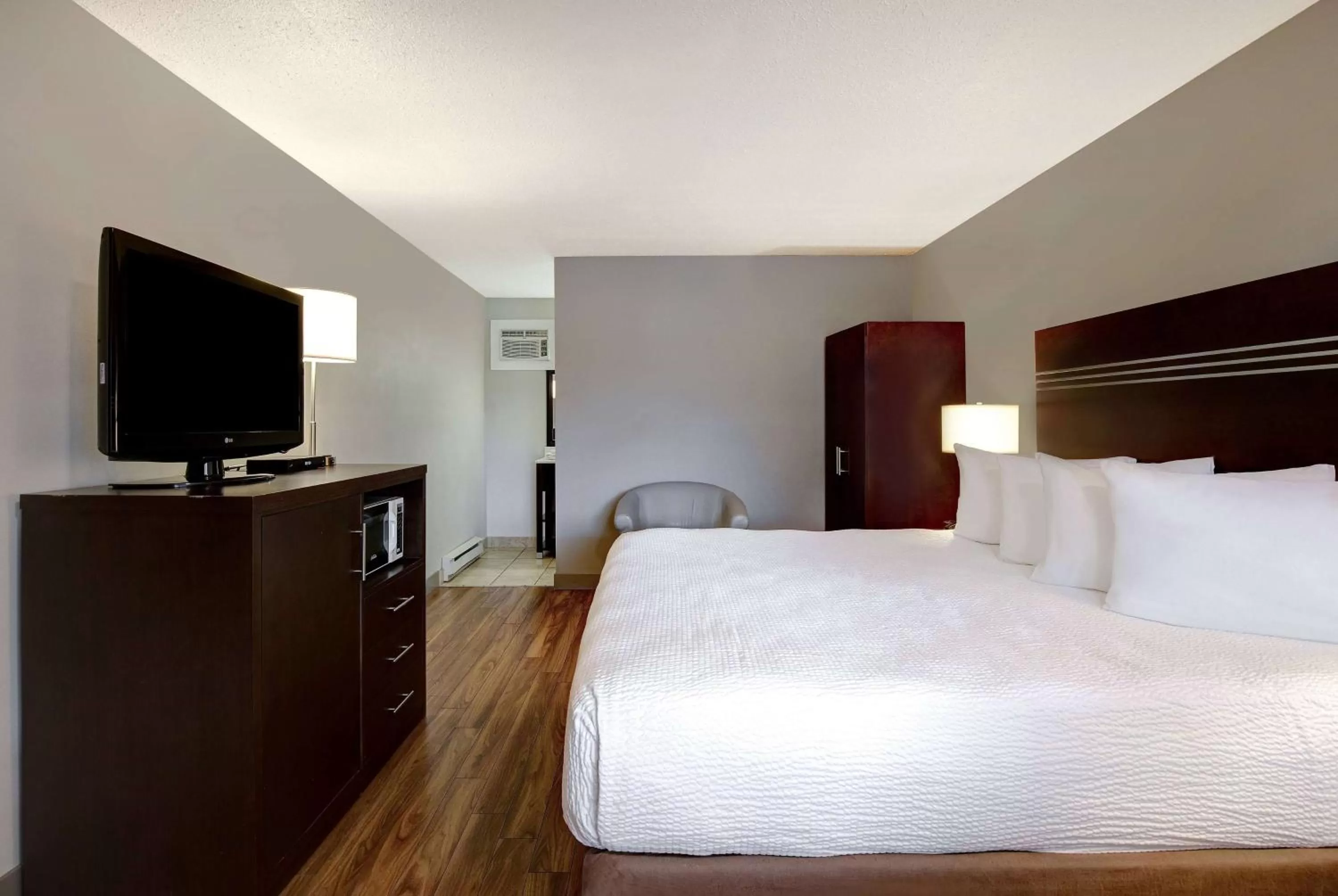 Bed in Days Inn by Wyndham Vernon