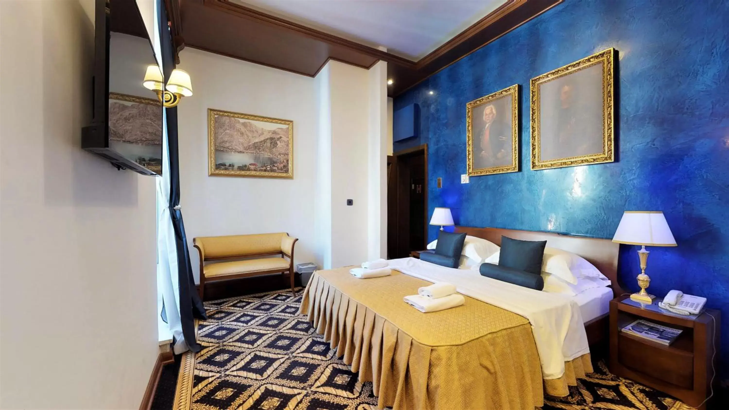 Bedroom, Bed in Historic Boutique Hotel Cattaro