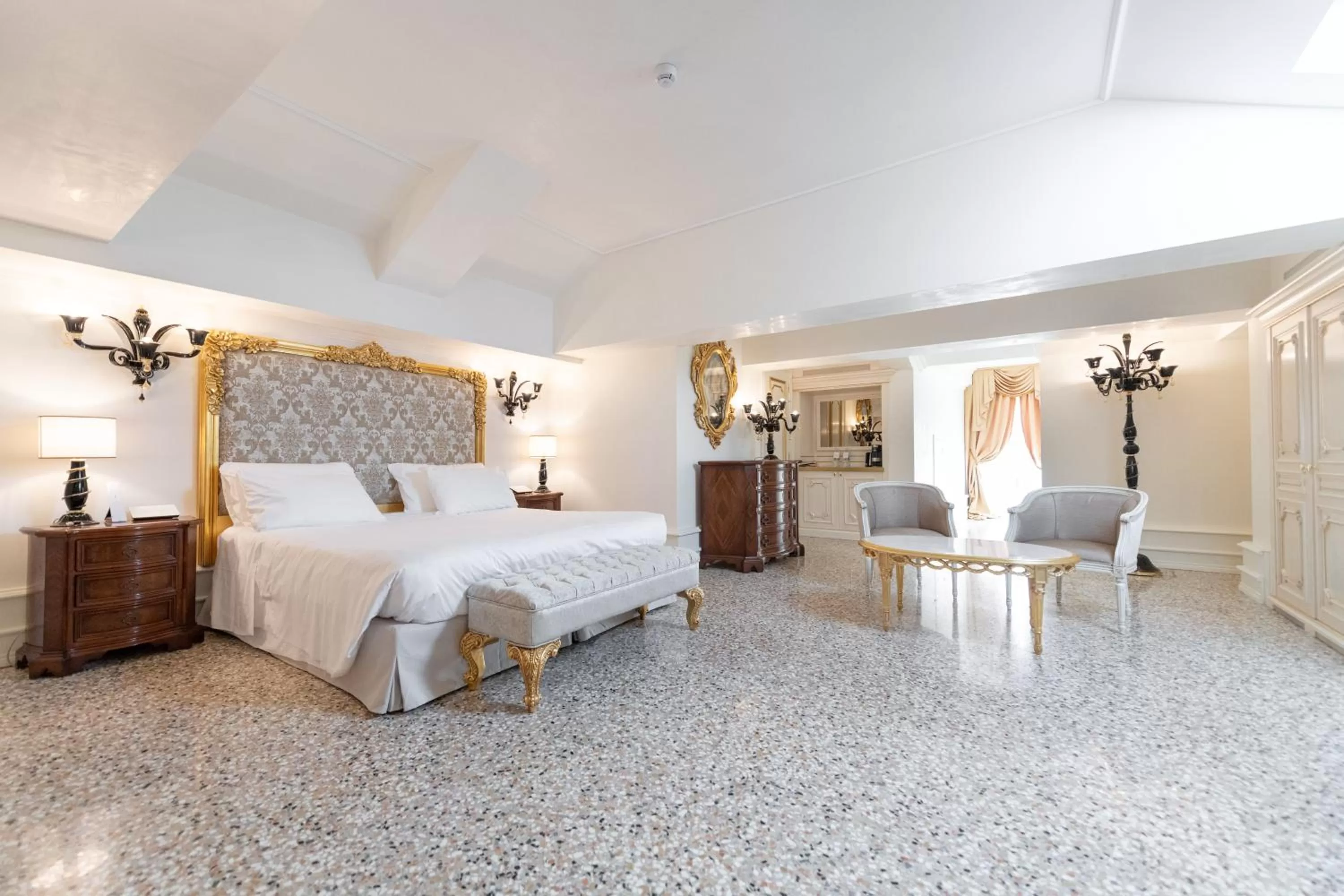 Bed in Ca' Bonfadini Historic Experience