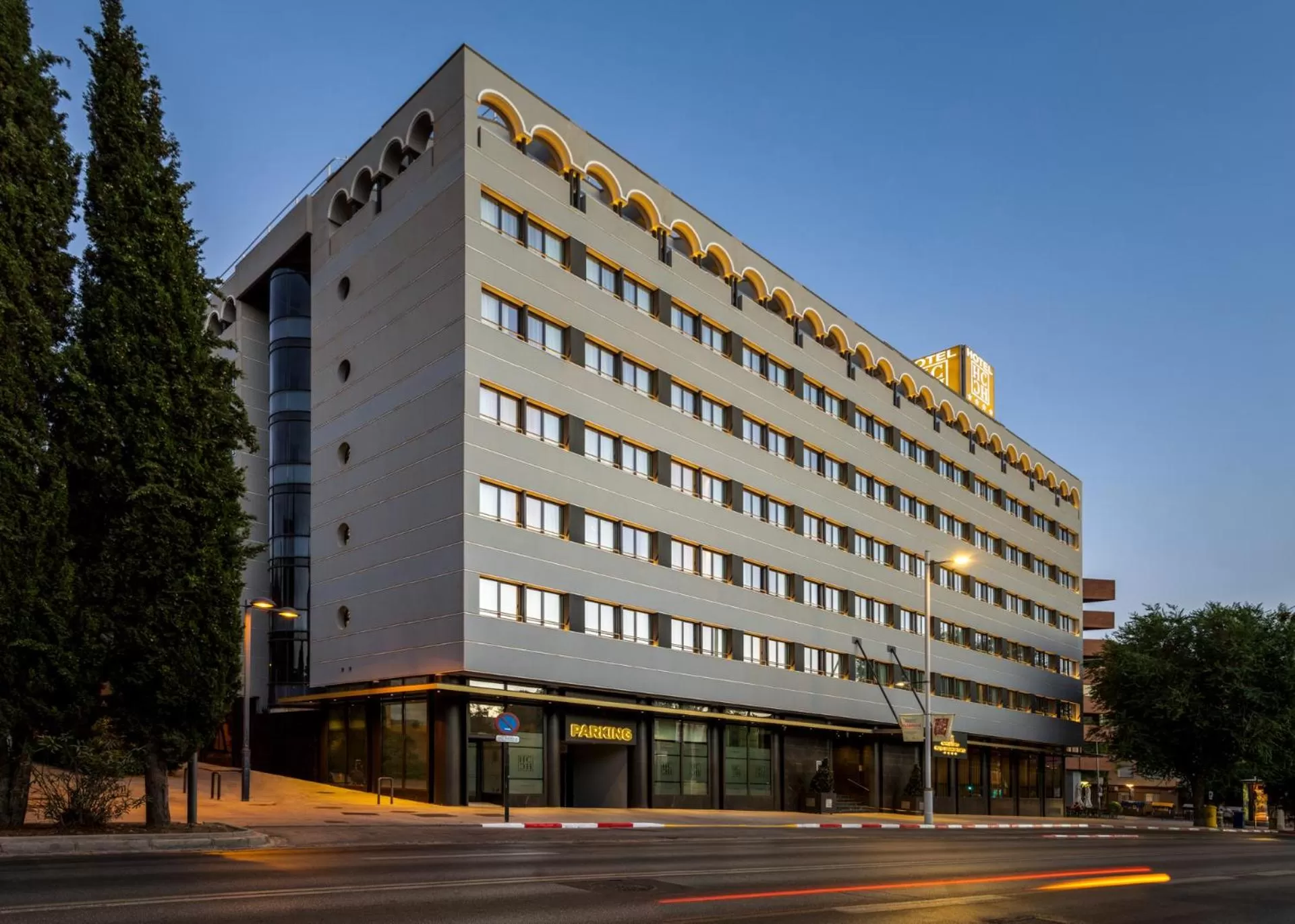 Property building in Hotel Granada Center