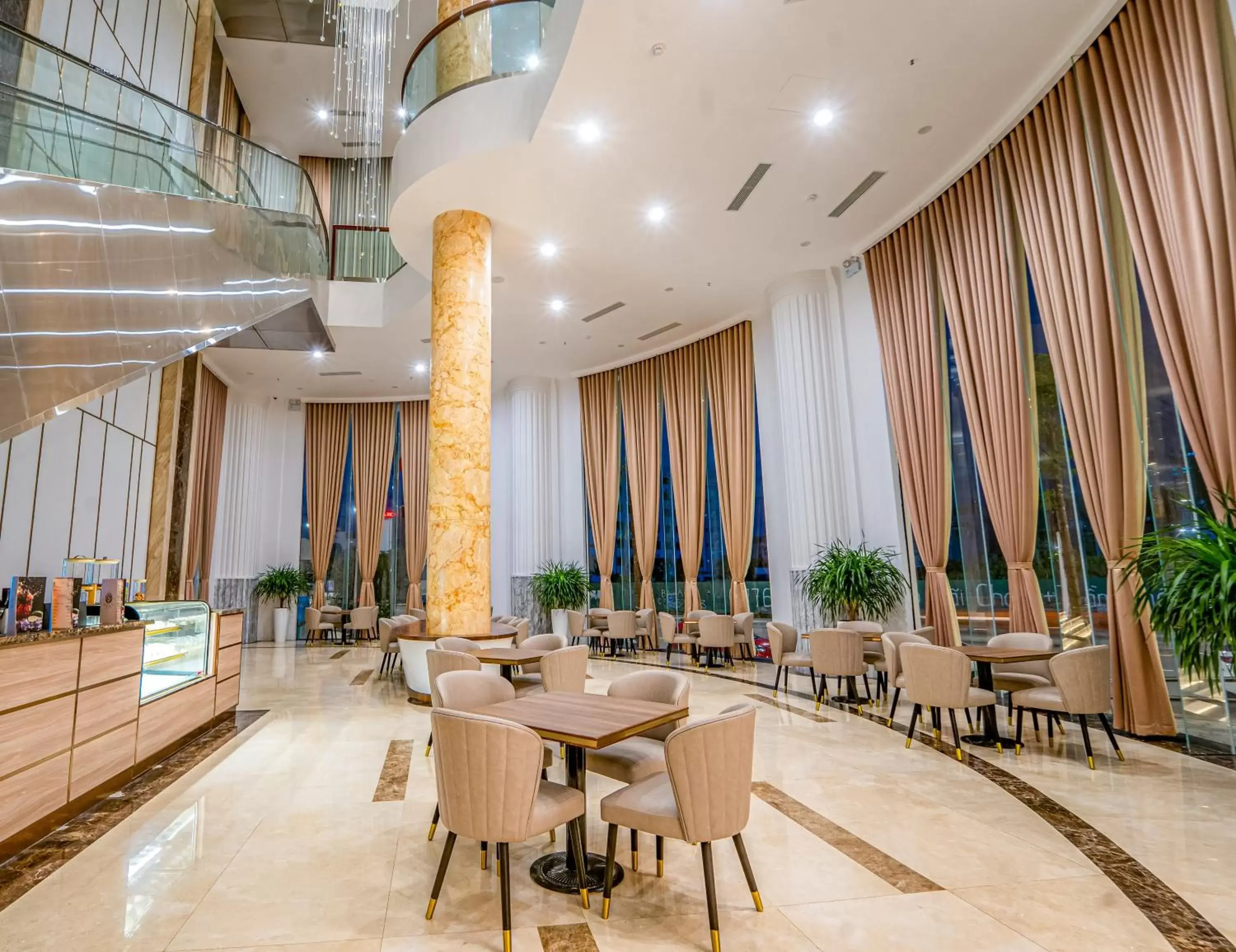 Lounge or bar in Paddington Hotel Halong Bayview Lounge or bar in Paddington Hotel Halong Bayview