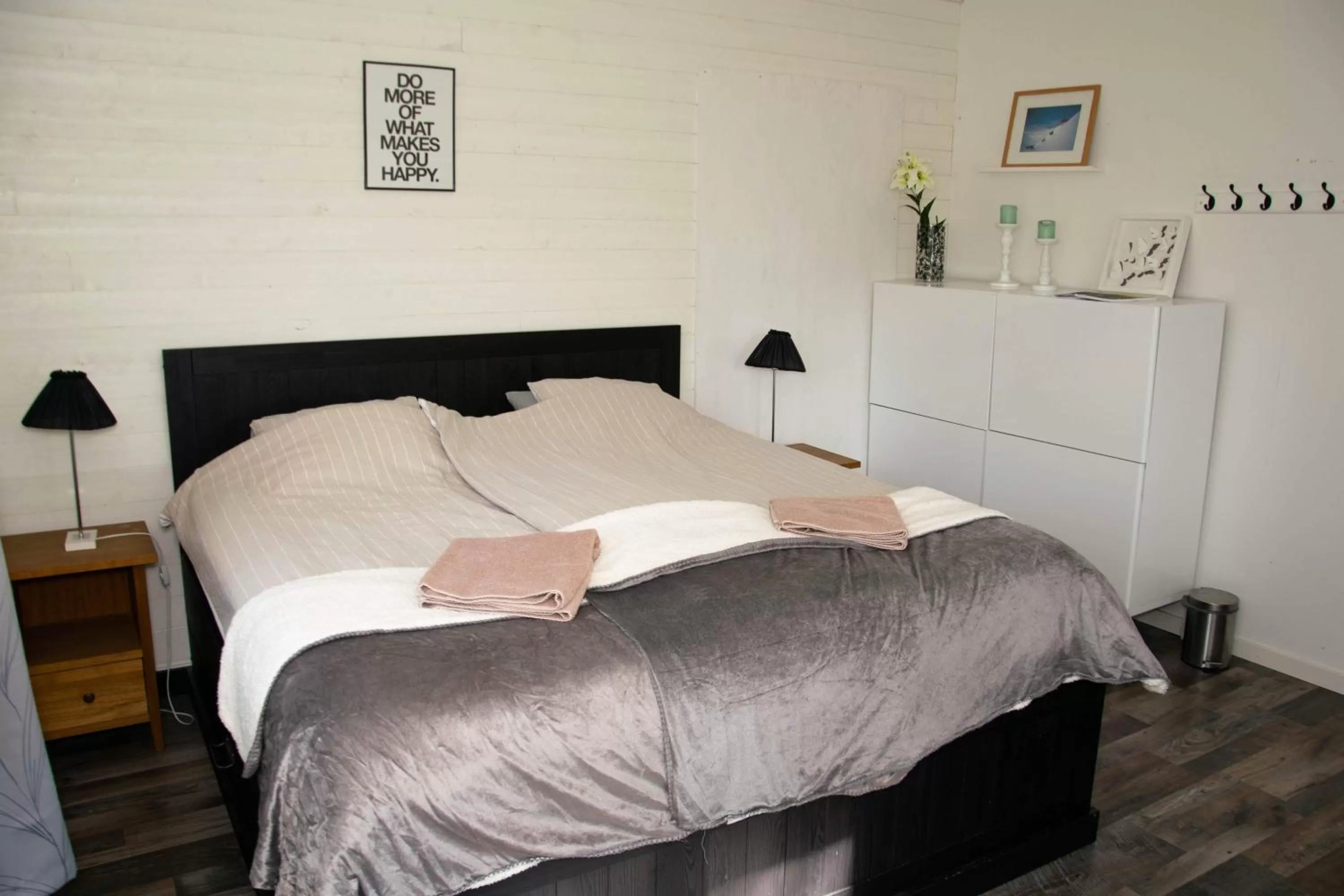 Photo of the whole room in Husky Lodge Hostel