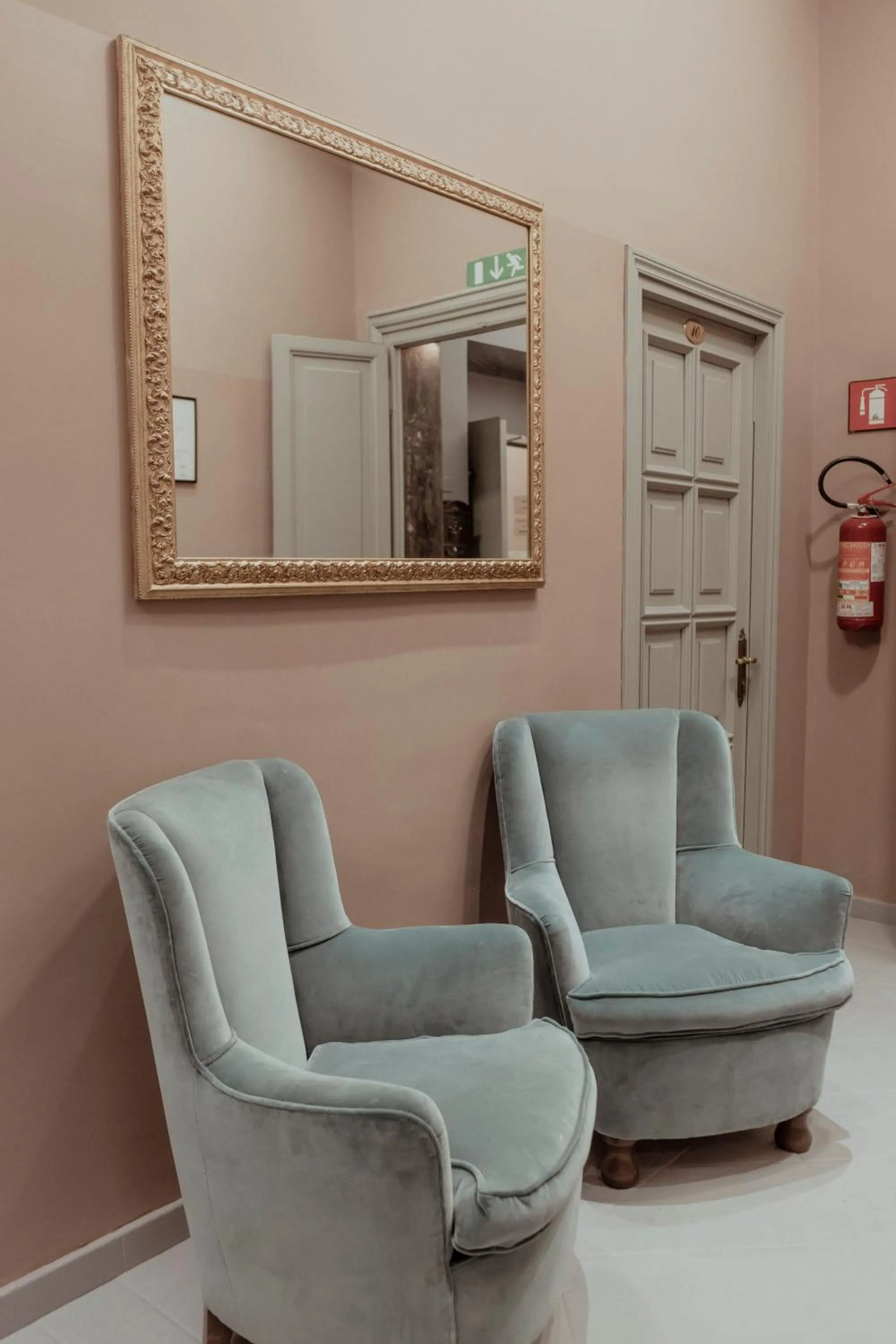 Seating area in Hotel Marisa