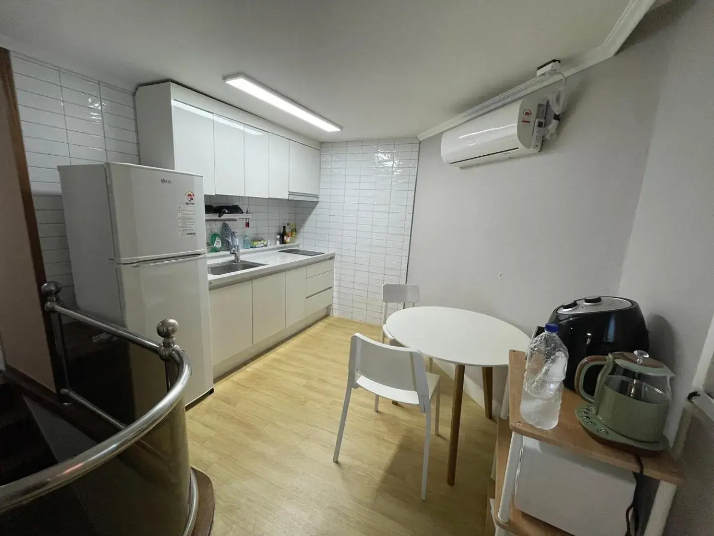 kitchen, Kitchen/Kitchenette in Twin Rabbit Guesthouse