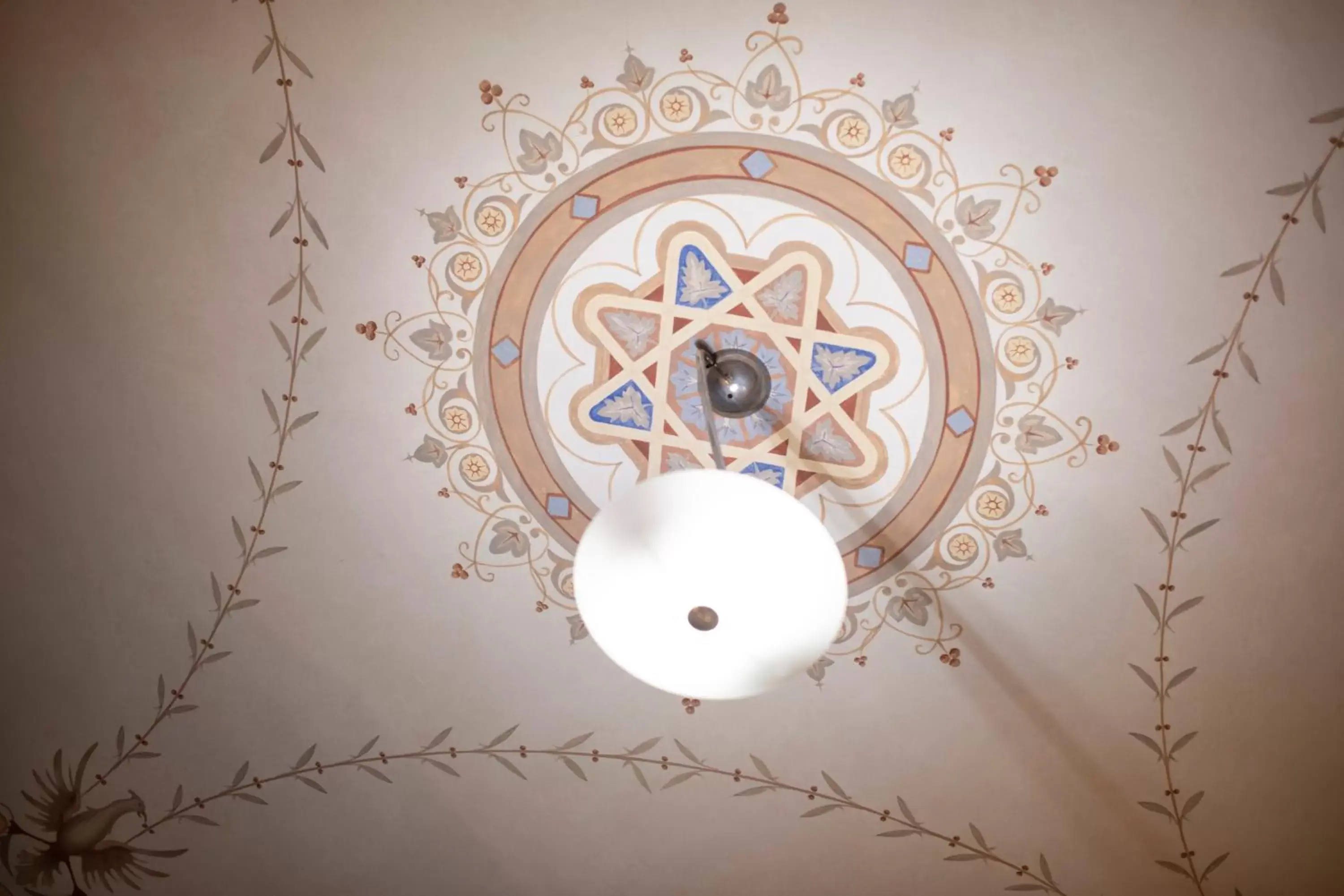 Decorative detail in Gran Suite Piazza Maggiore - T&T communications