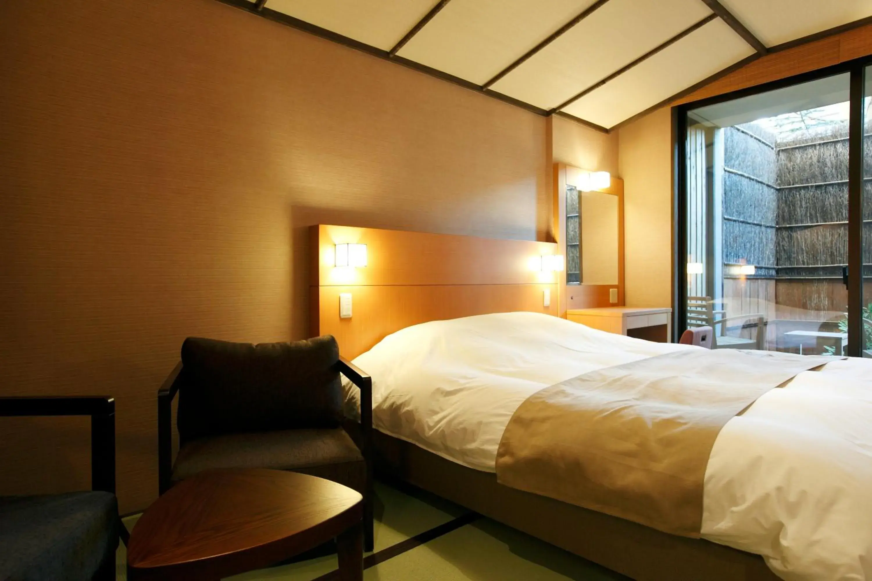 Bedroom, Bed in Tokinoniwa Hotel