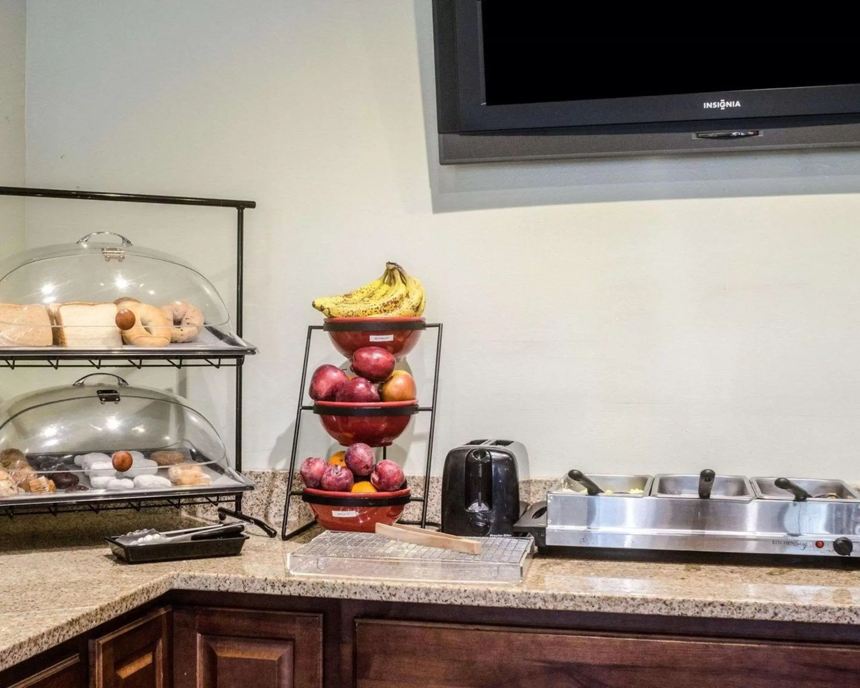 Breakfast, Kitchen/Kitchenette in Econo Lodge University