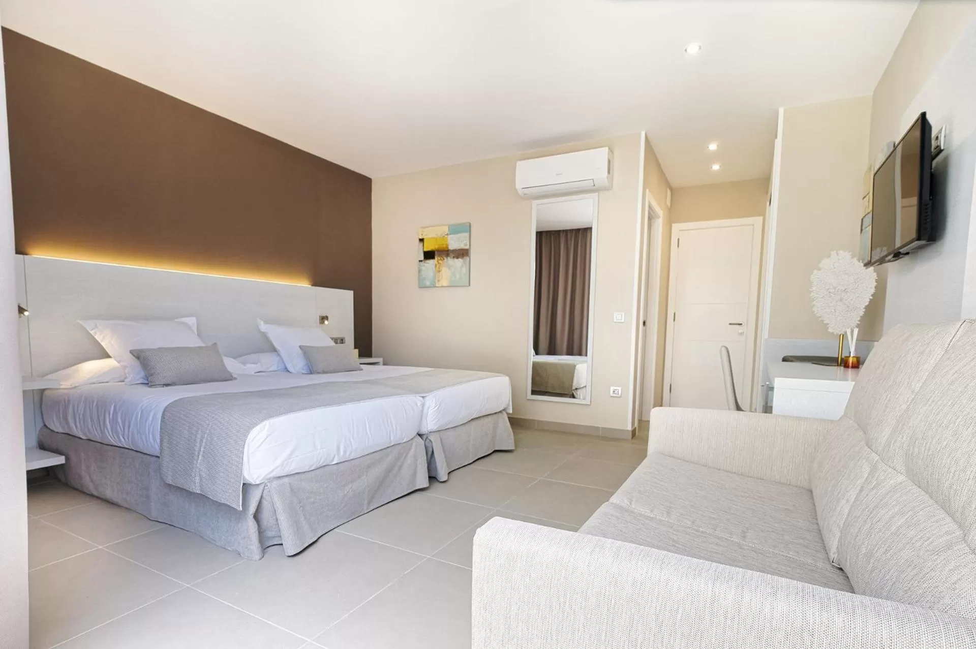 Bed in Sanom Beach Resort Only Adults