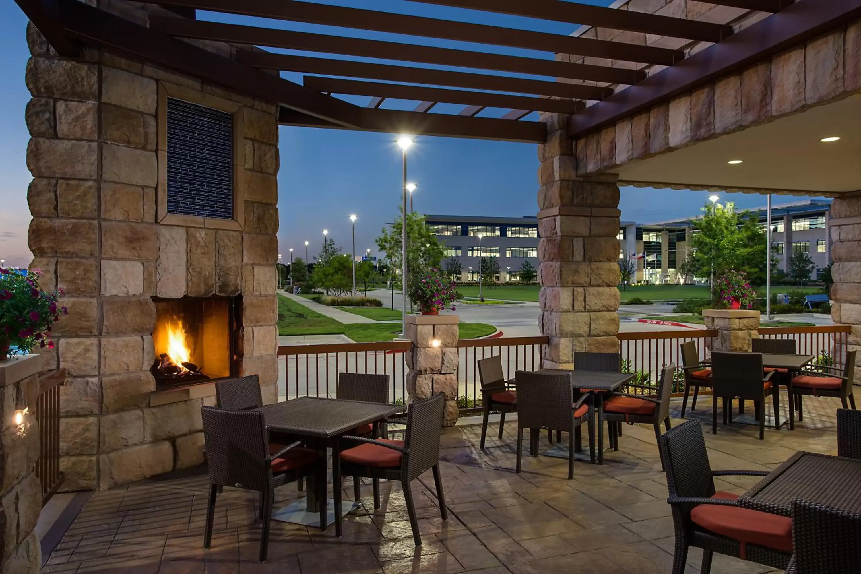 Patio, Restaurant/Places to Eat in Hyatt Place DFW