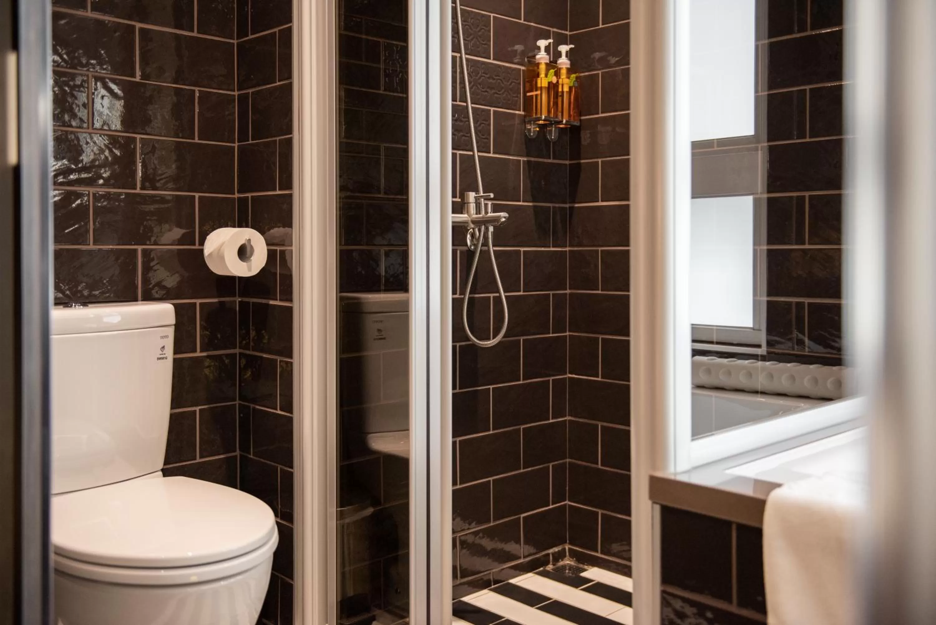 Shower in Ramble Hotel