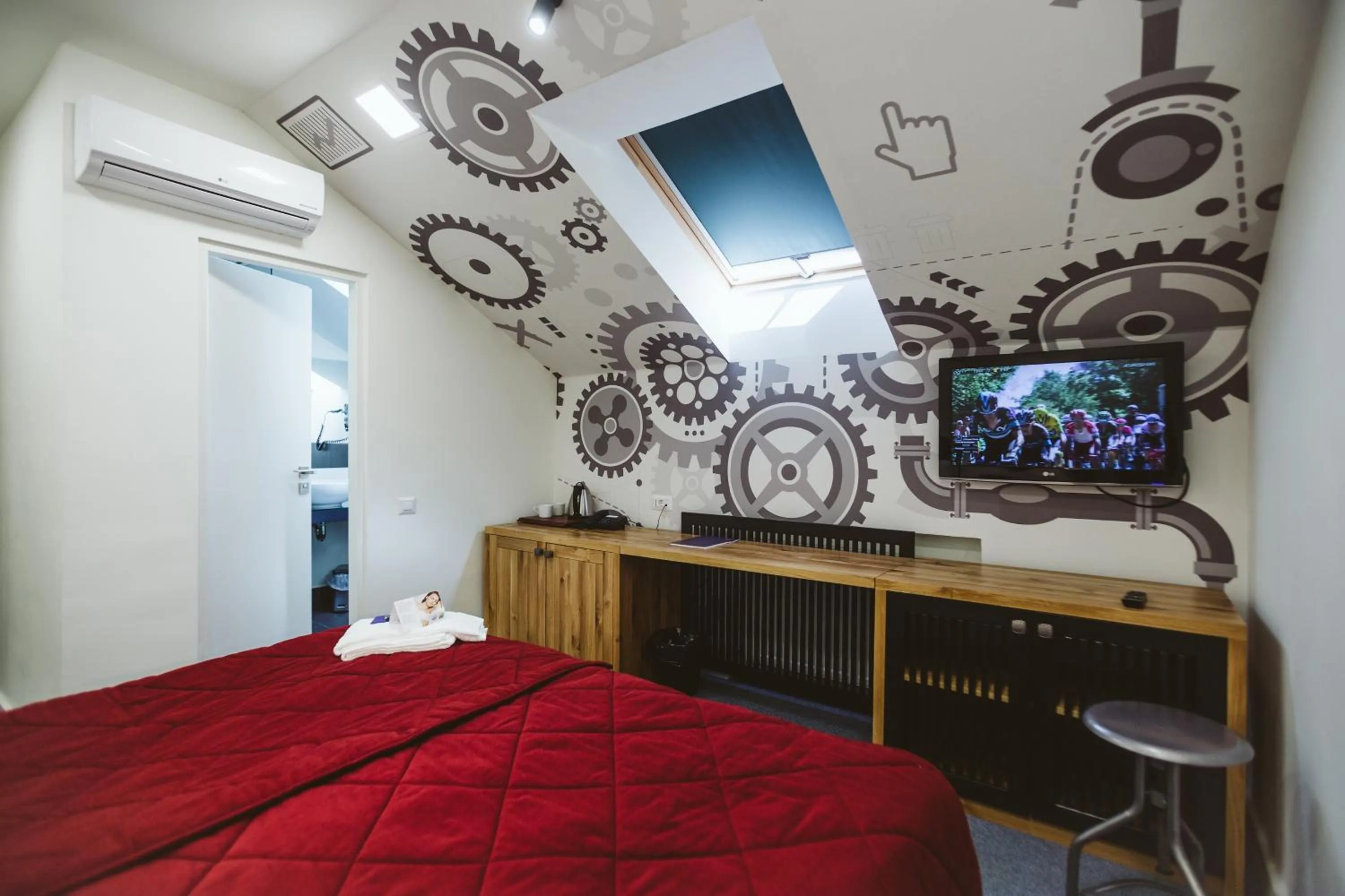 Photo of the whole room in Lol et Lola Hotel