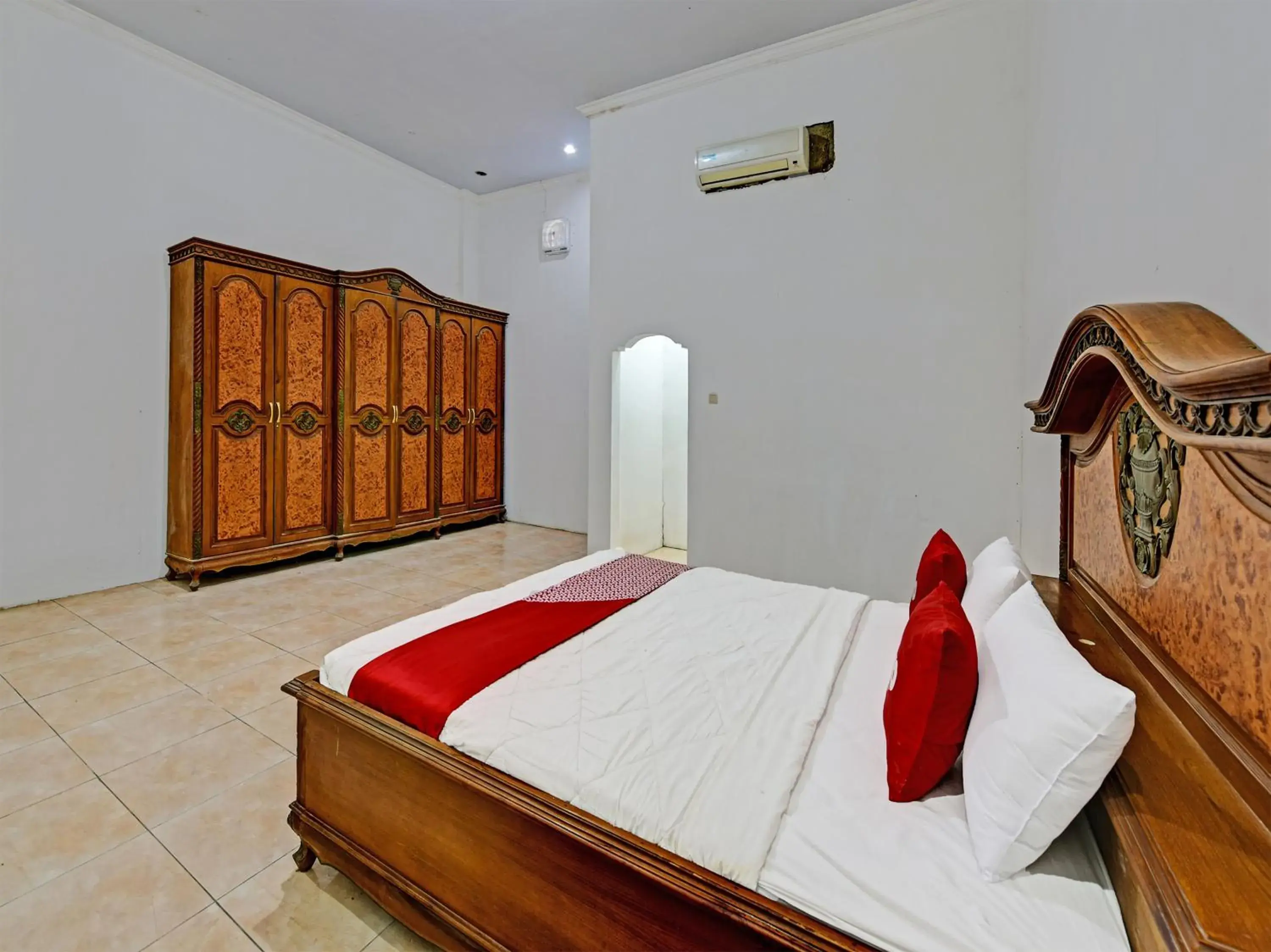 Bedroom, Bed in OYO 3479 Hotel Intan