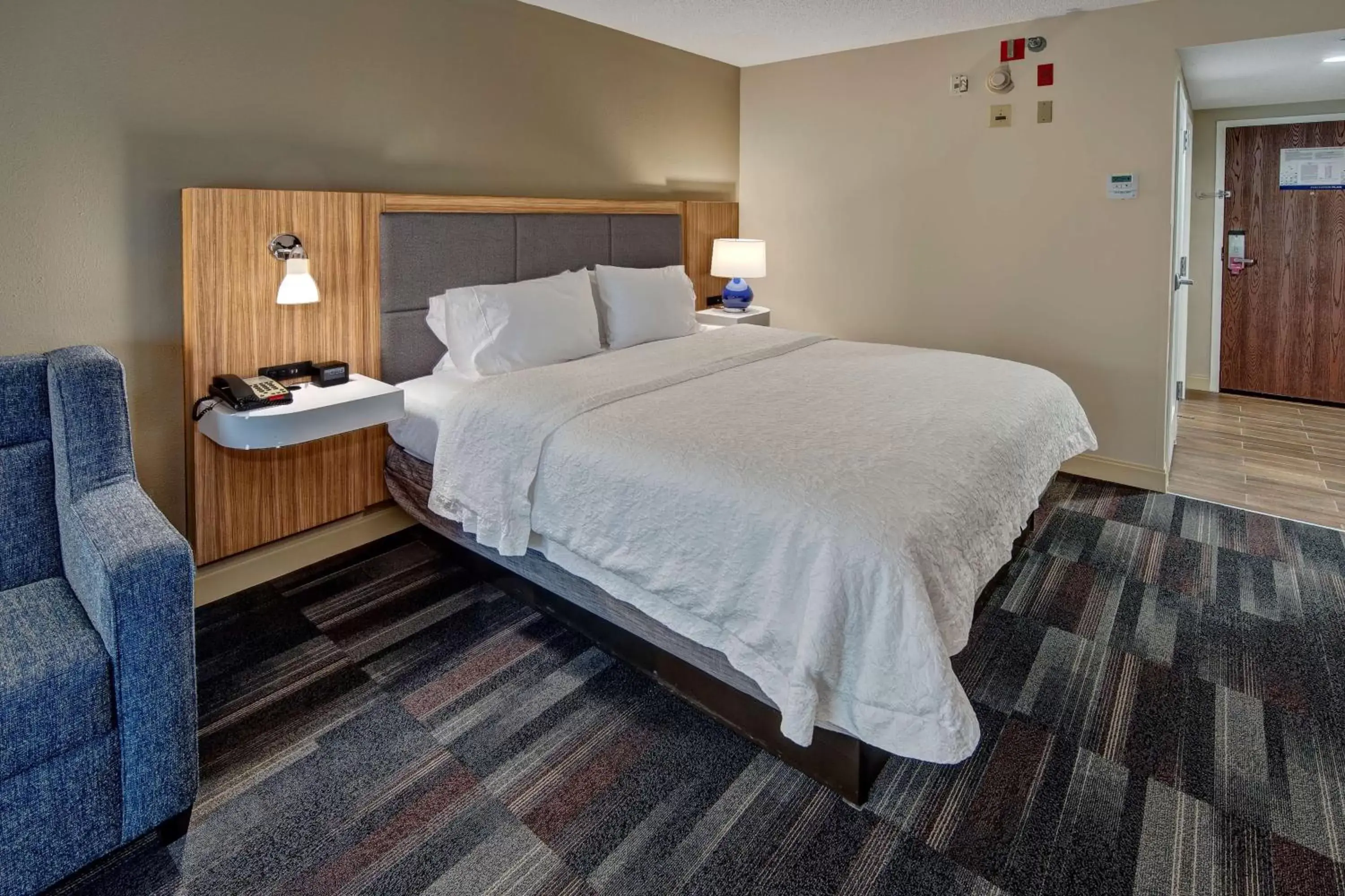 King Room with Bath - Disability Access in Hampton Inn Dumfries/Quantico King Room with Bath - Disability Access in Hampton Inn Dumfries/Quantico