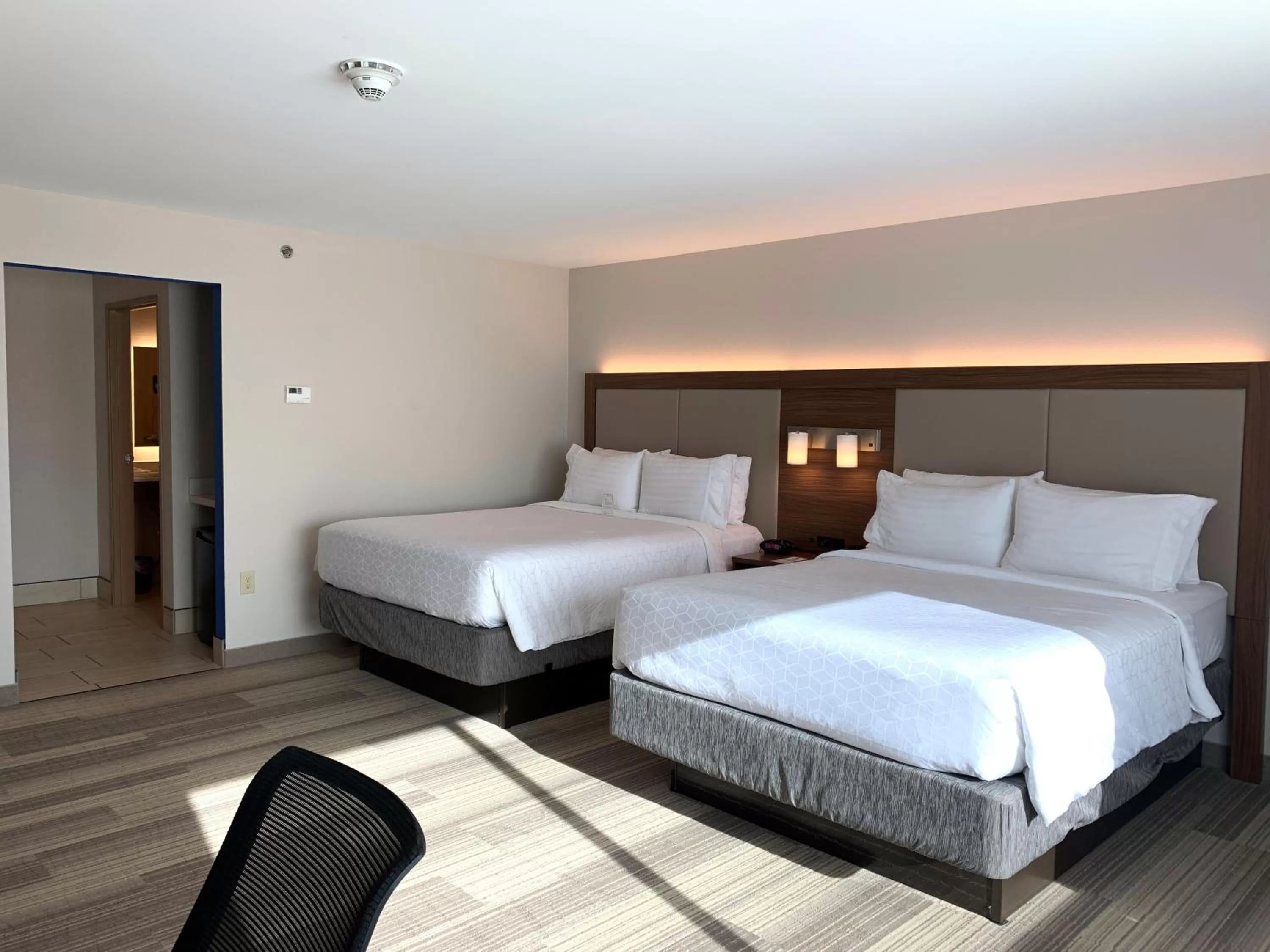 Photo of the whole room, Bed in Holiday Inn Express & Suites Danville by IHG