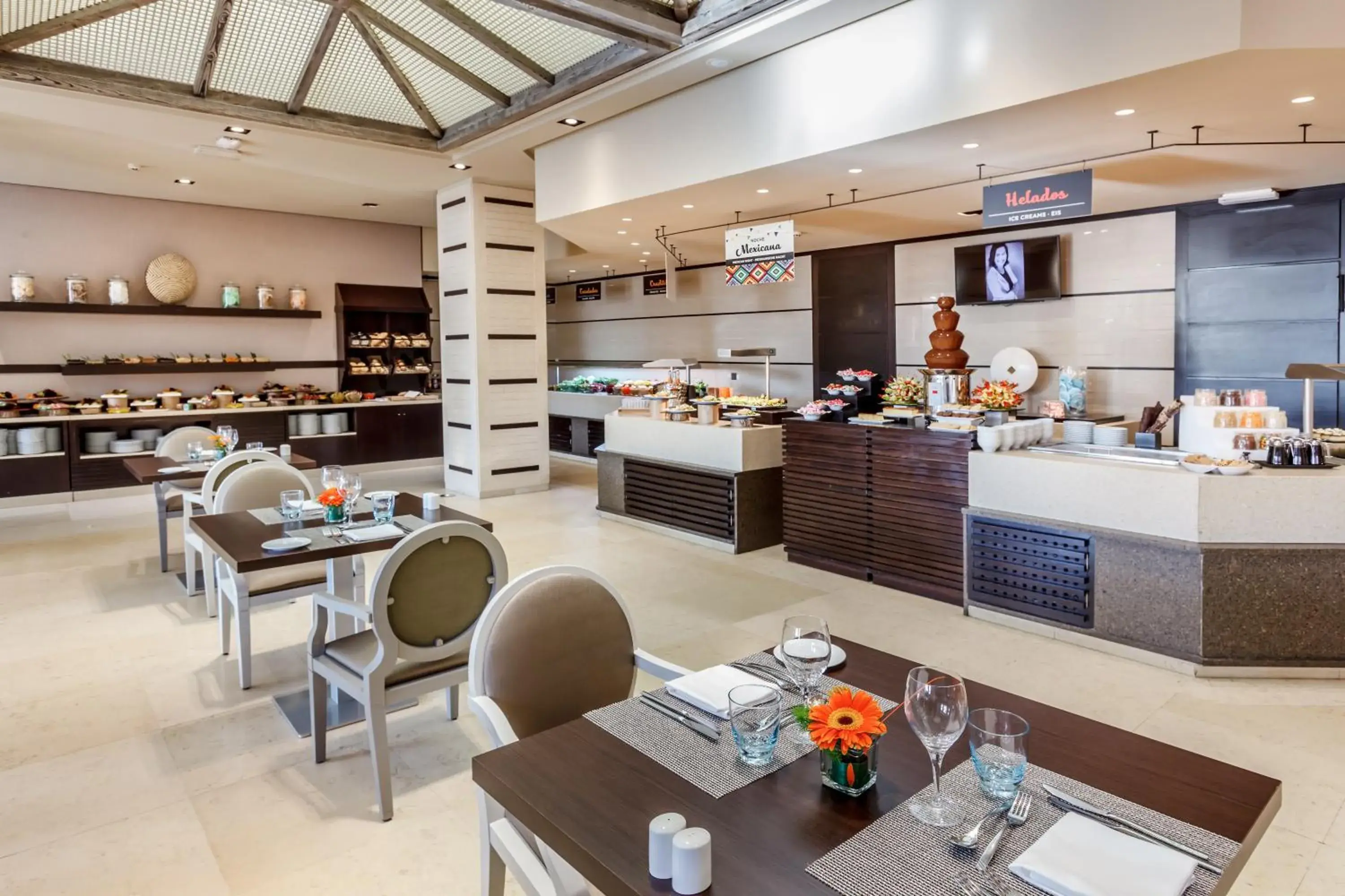 Restaurant/Places to Eat in Aparthotel Novo Resort