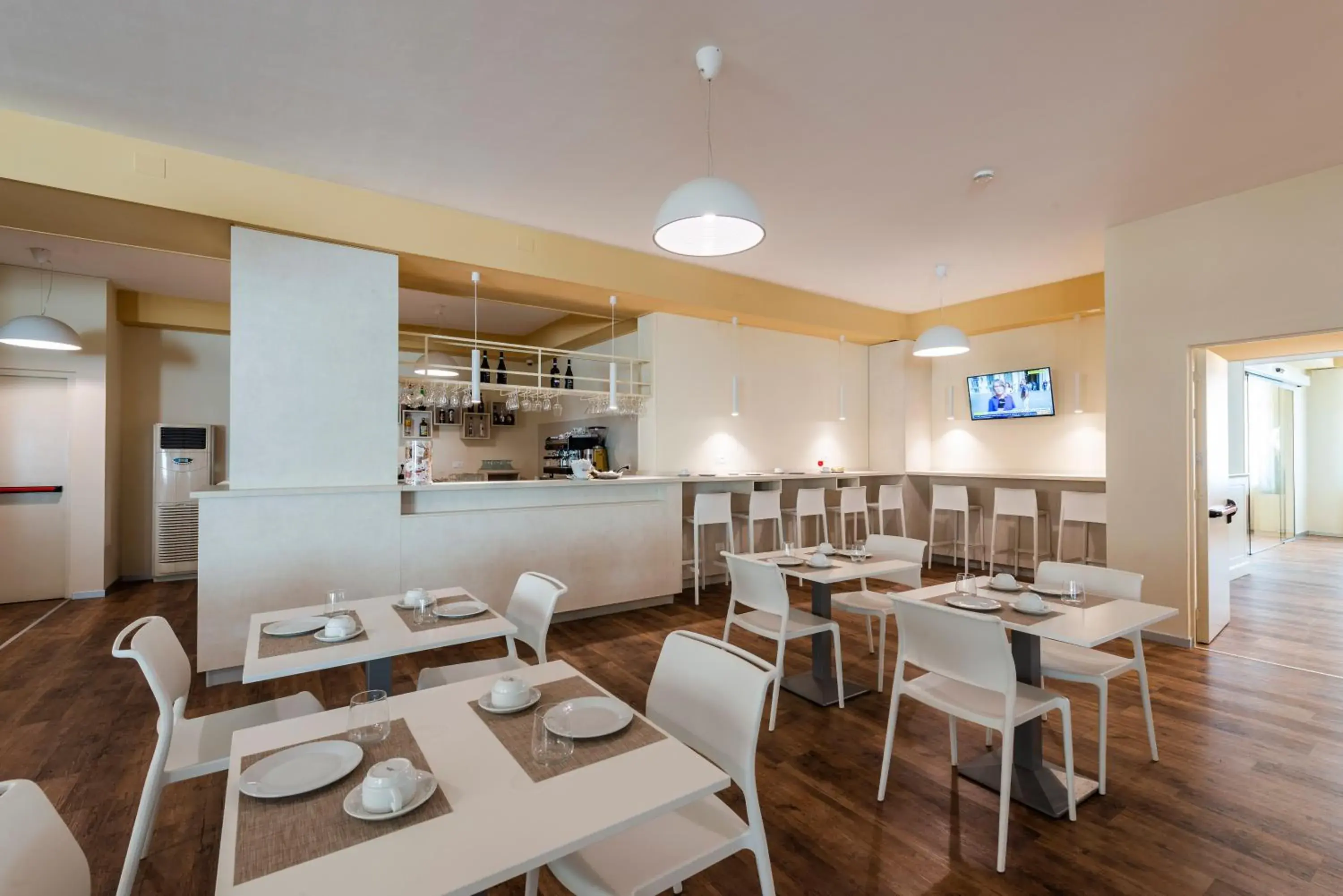 Restaurant/places to eat in Hotel Regent Restaurant/places to eat in Hotel Regent