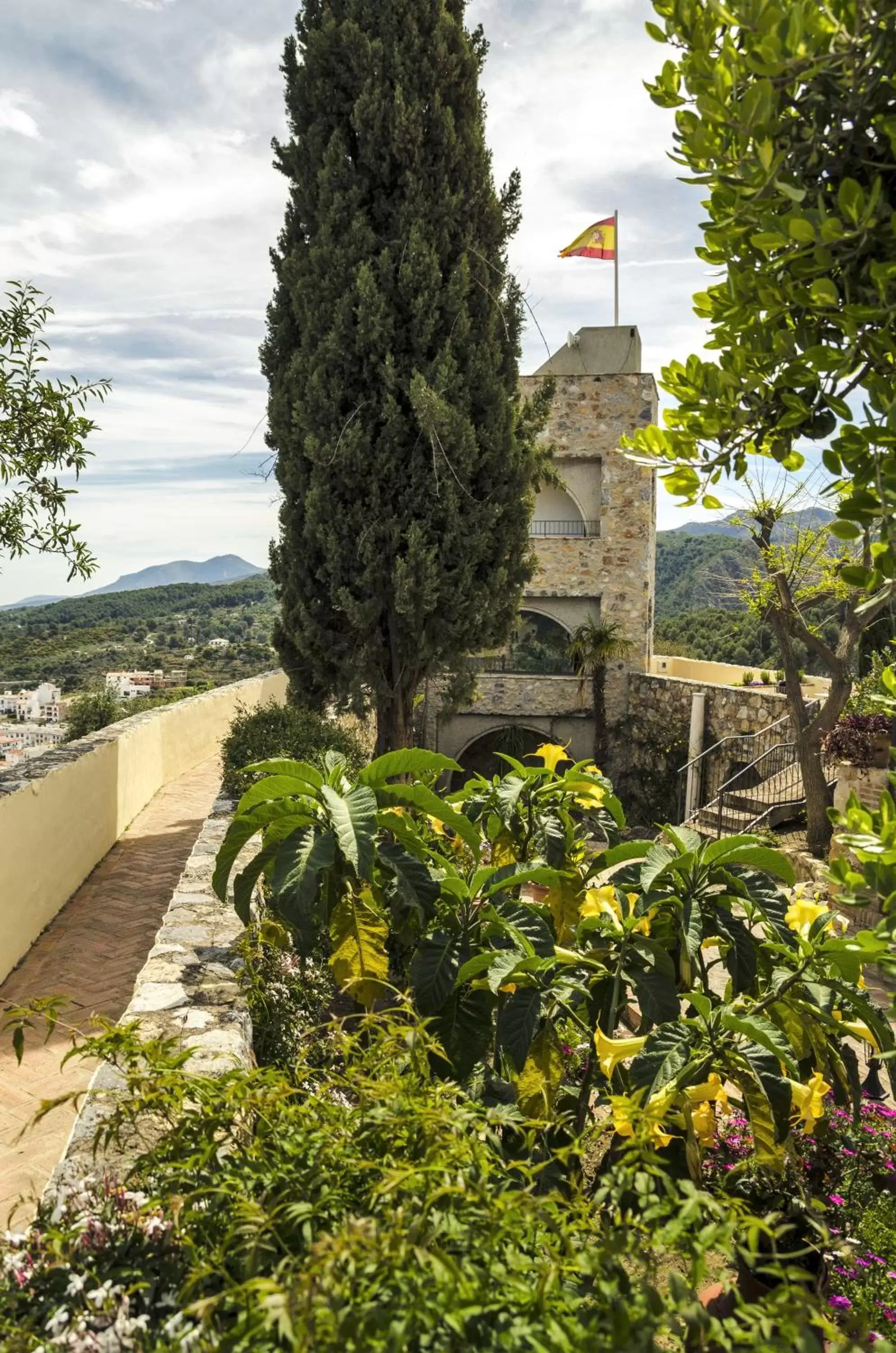 Garden in Hotel Castillo de Monda