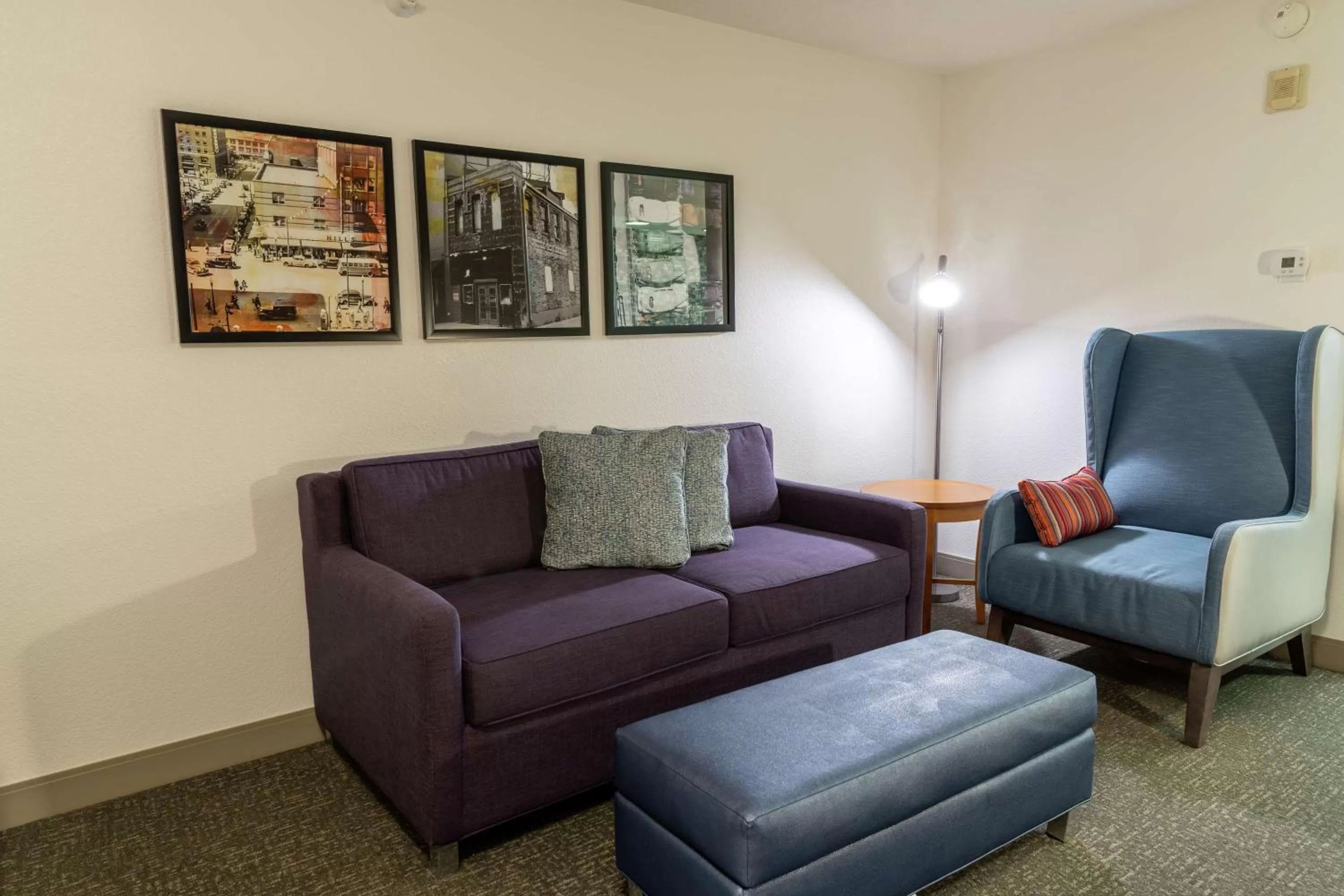 Living room in Hilton Garden Inn West Des Moines