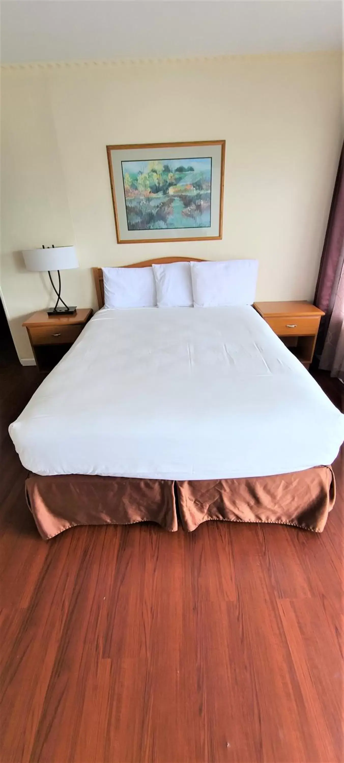 Bed in Blue Coast Inn & Suites