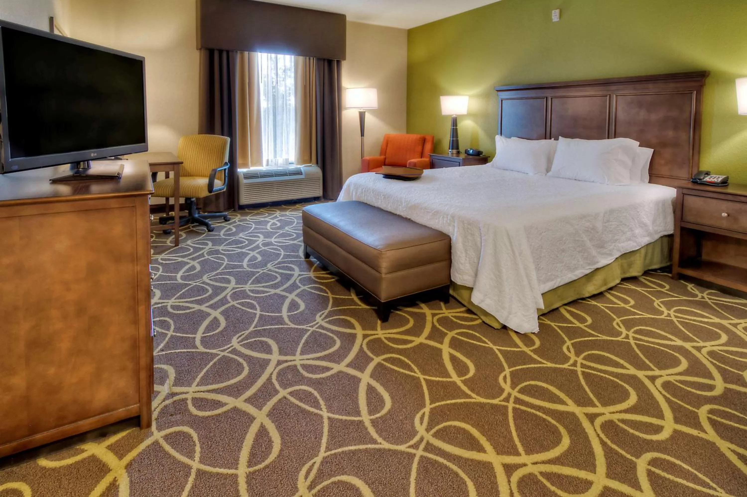 Bed in Hampton Inn & Suites Rochester/Henrietta