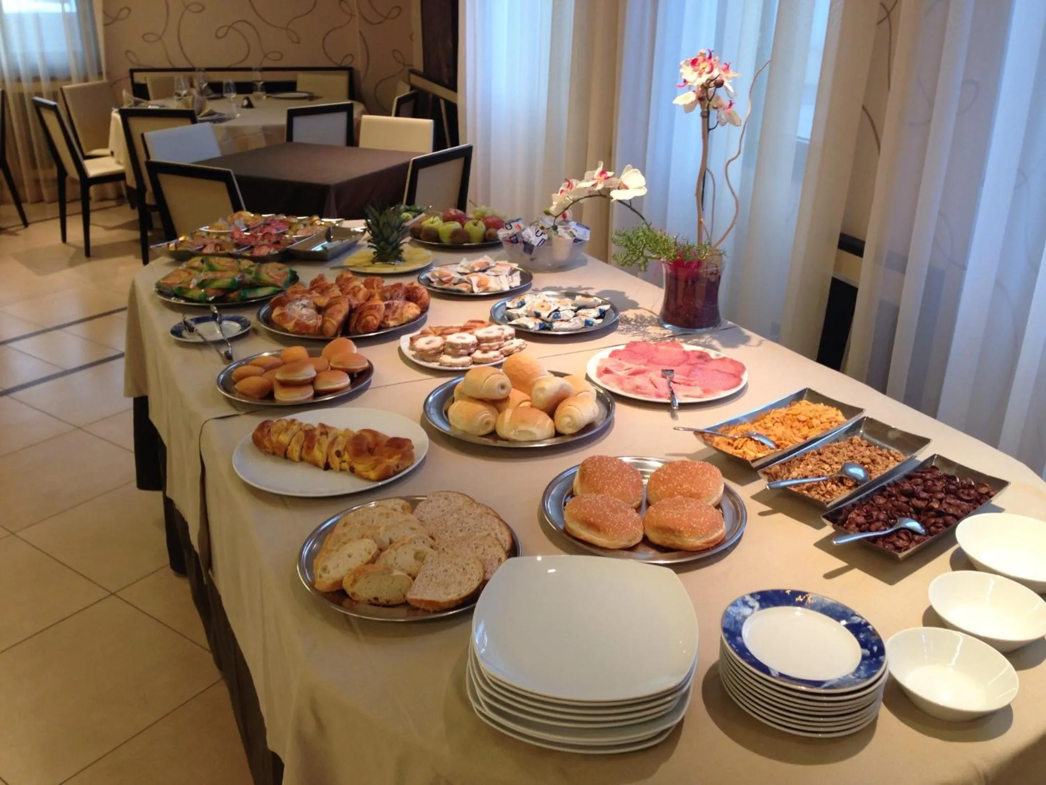 Restaurant/places to eat in Hotel Milazzo