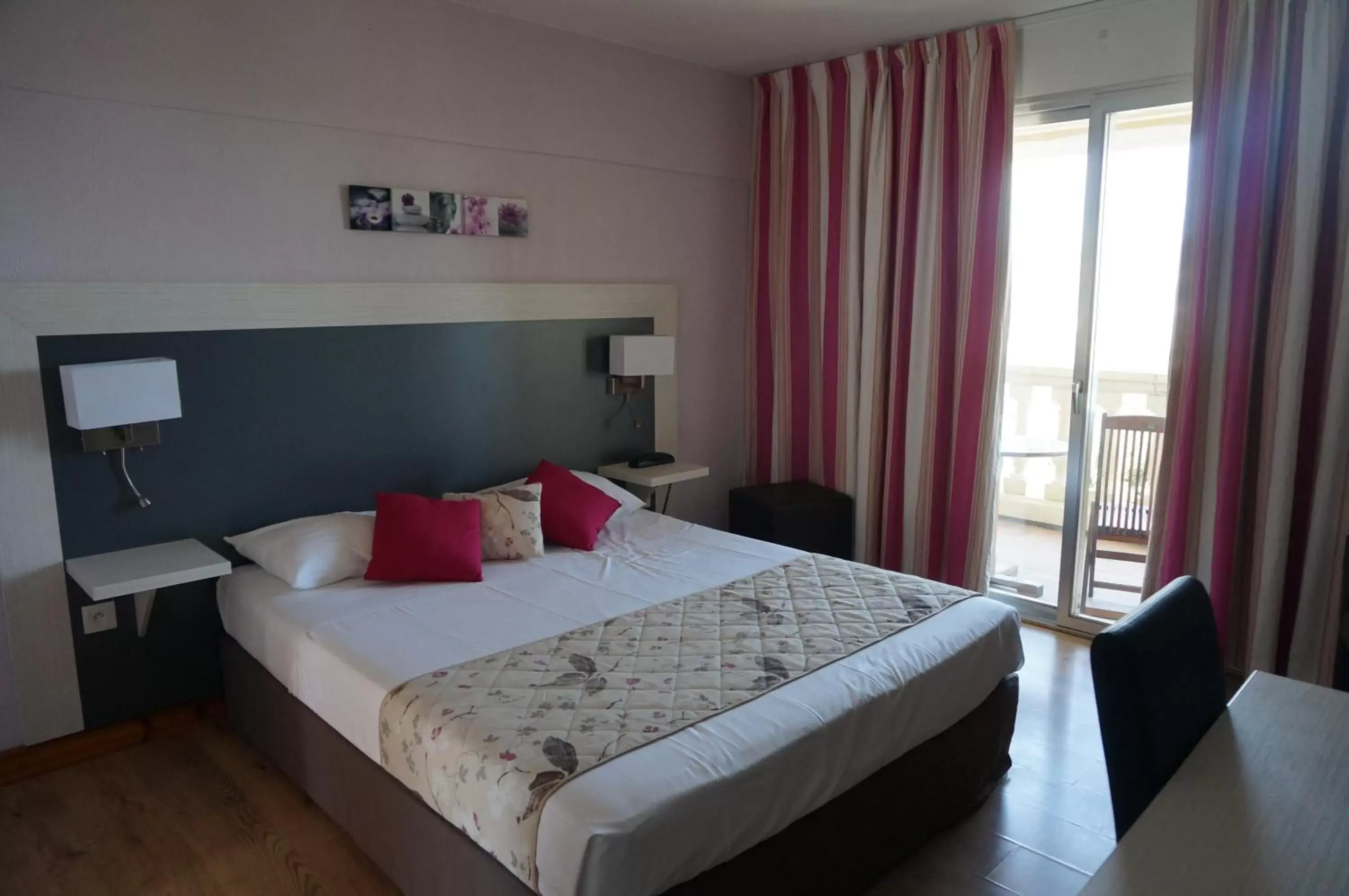 Bedroom, Bed in Logis Hotel Le Col De L'ange