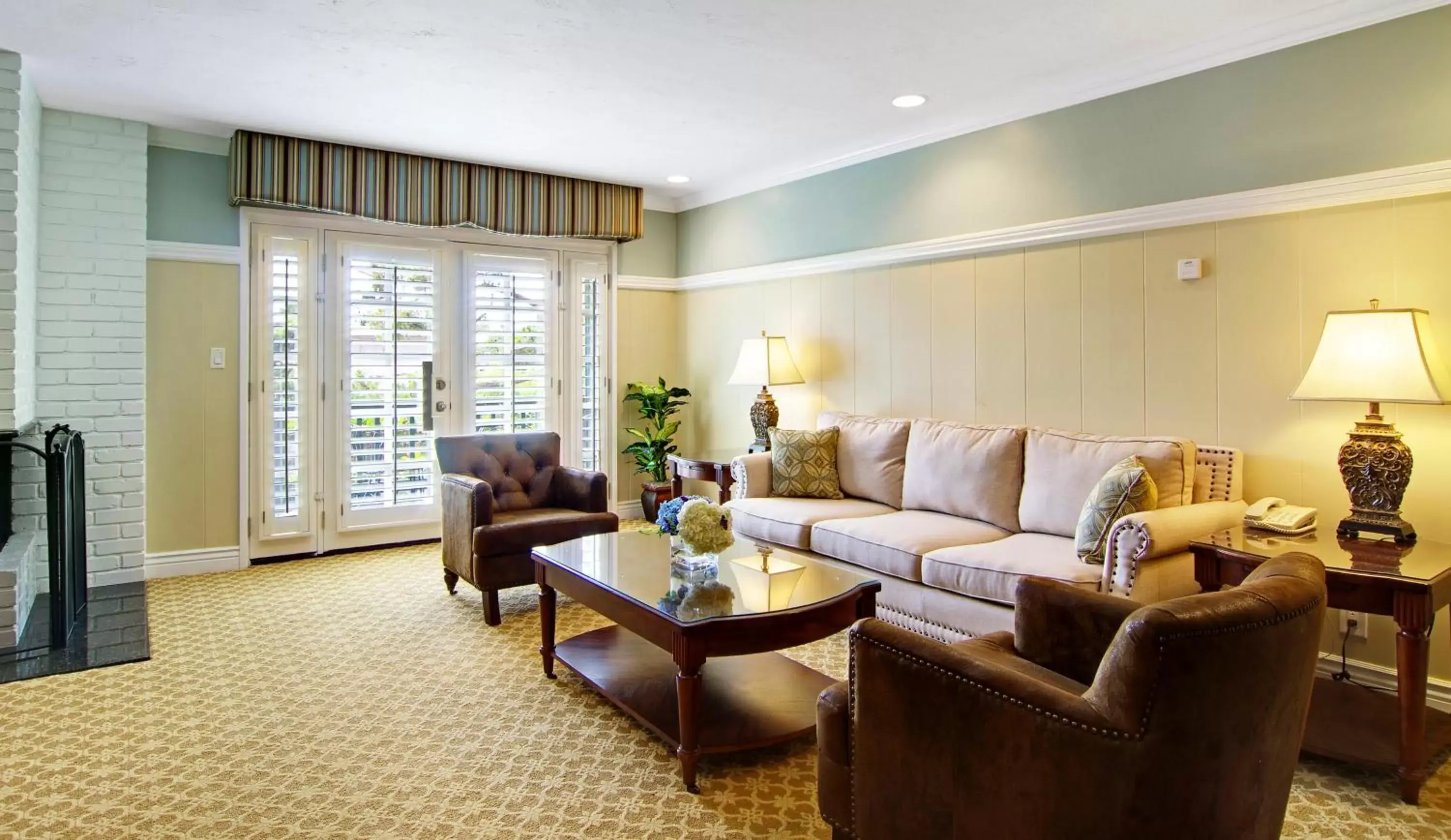 Living room, Seating Area in Wayside Inn