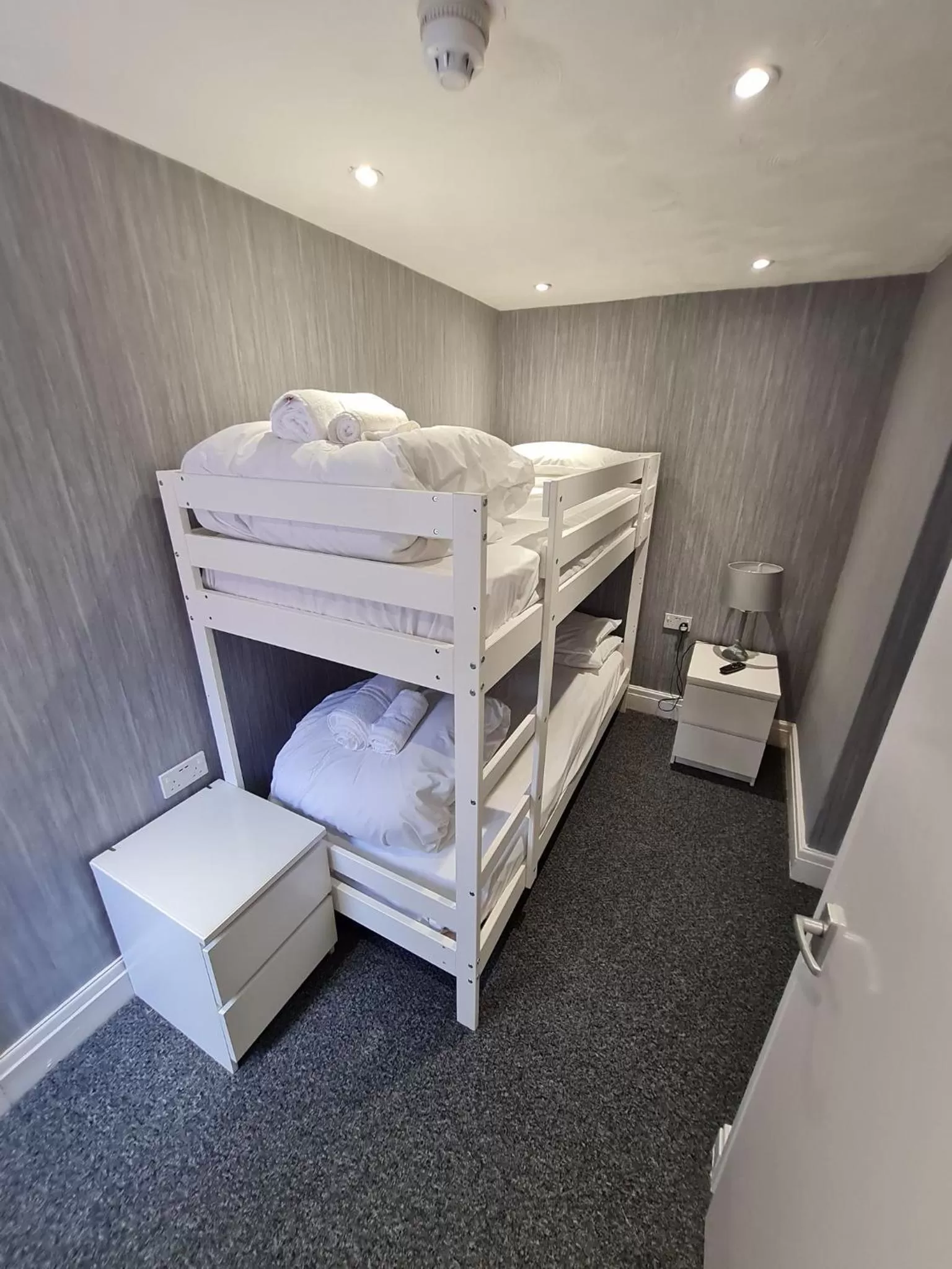 Bedroom, Bed in Queens Plaza Hotel