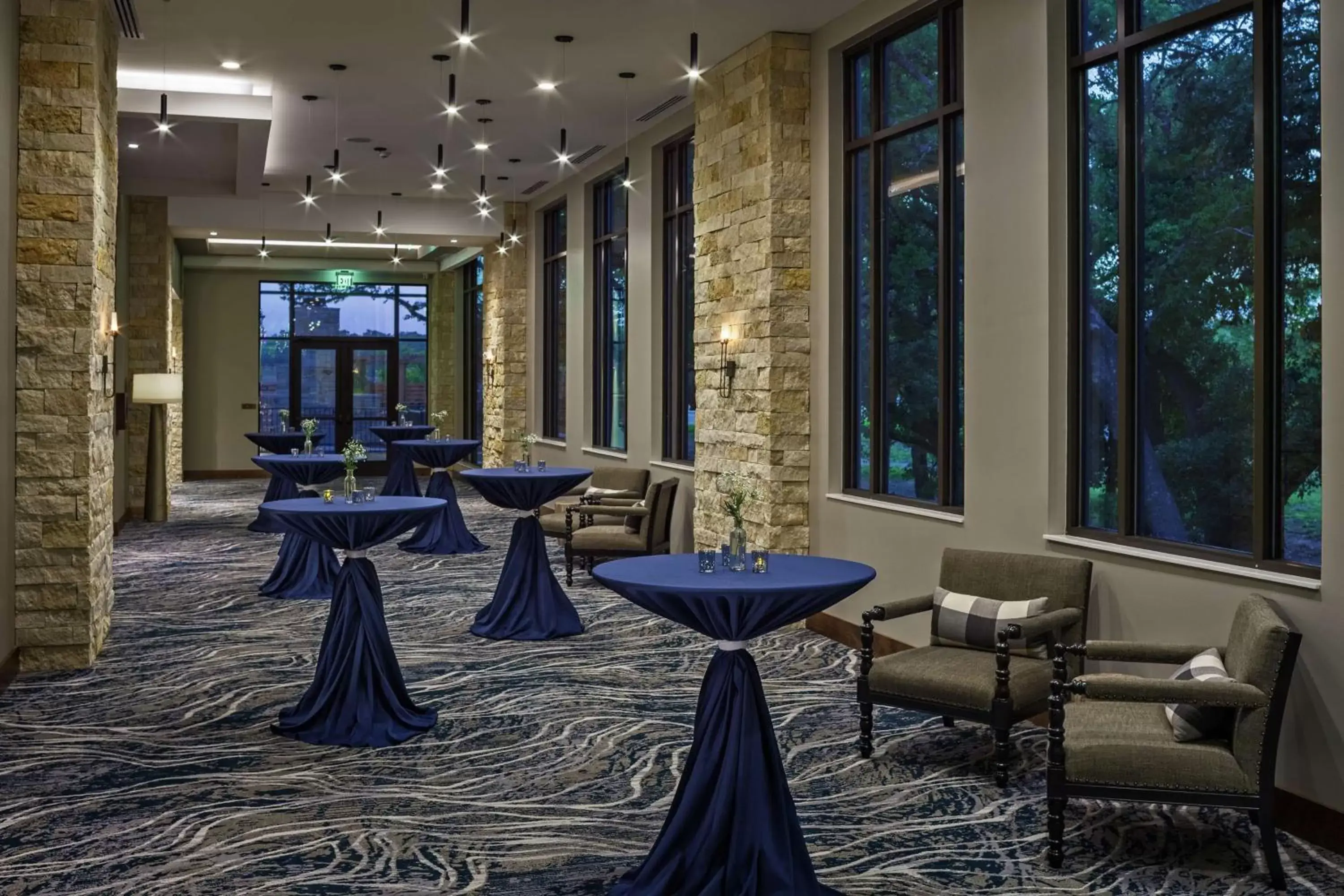 Lobby or reception, Lounge/Bar in The Bevy Hotel Boerne, A Doubletree By Hilton